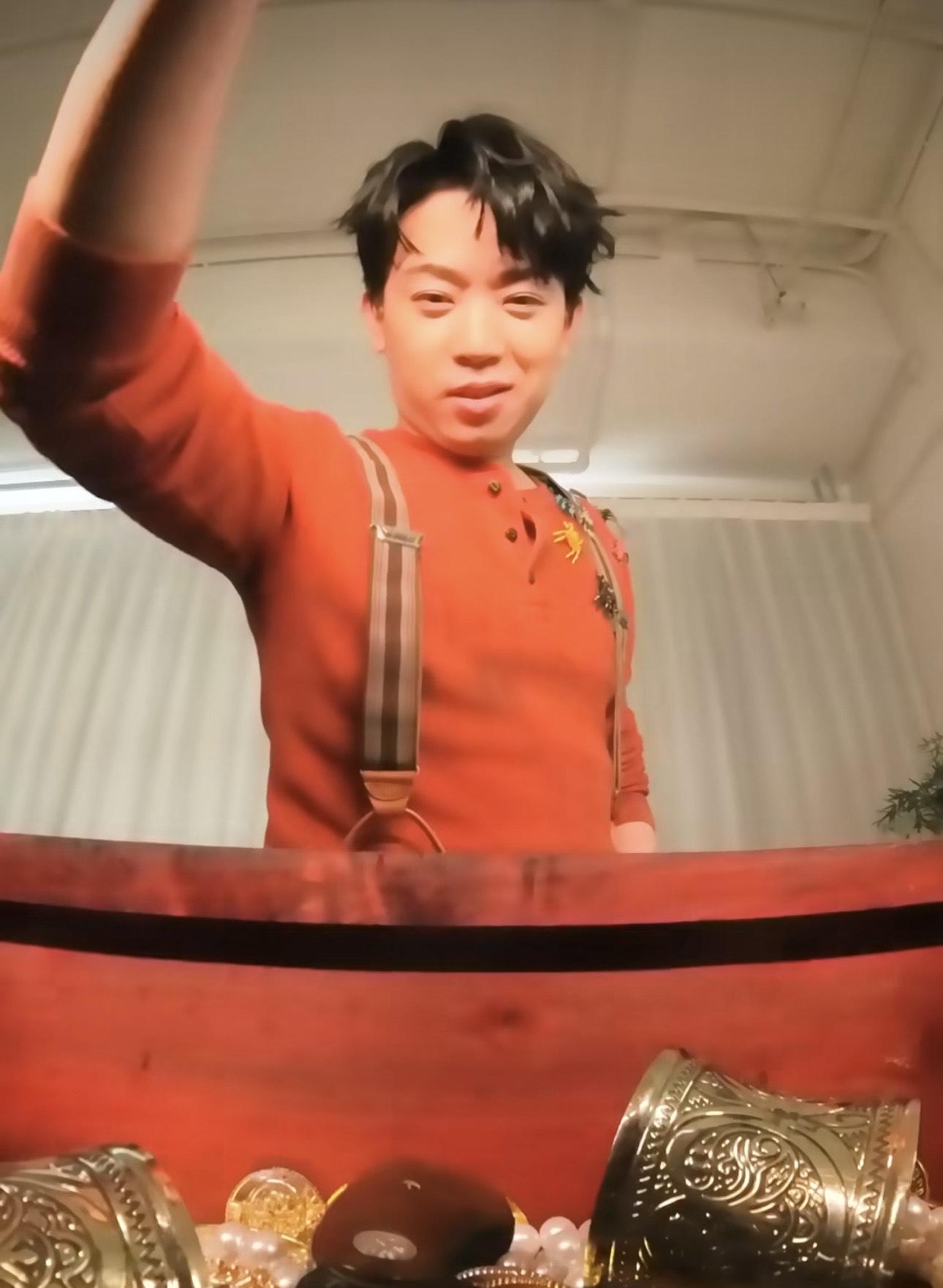 宣傳片中Edan、阿正、Hilary、岑珈其及肥腸先後打開寶箱。