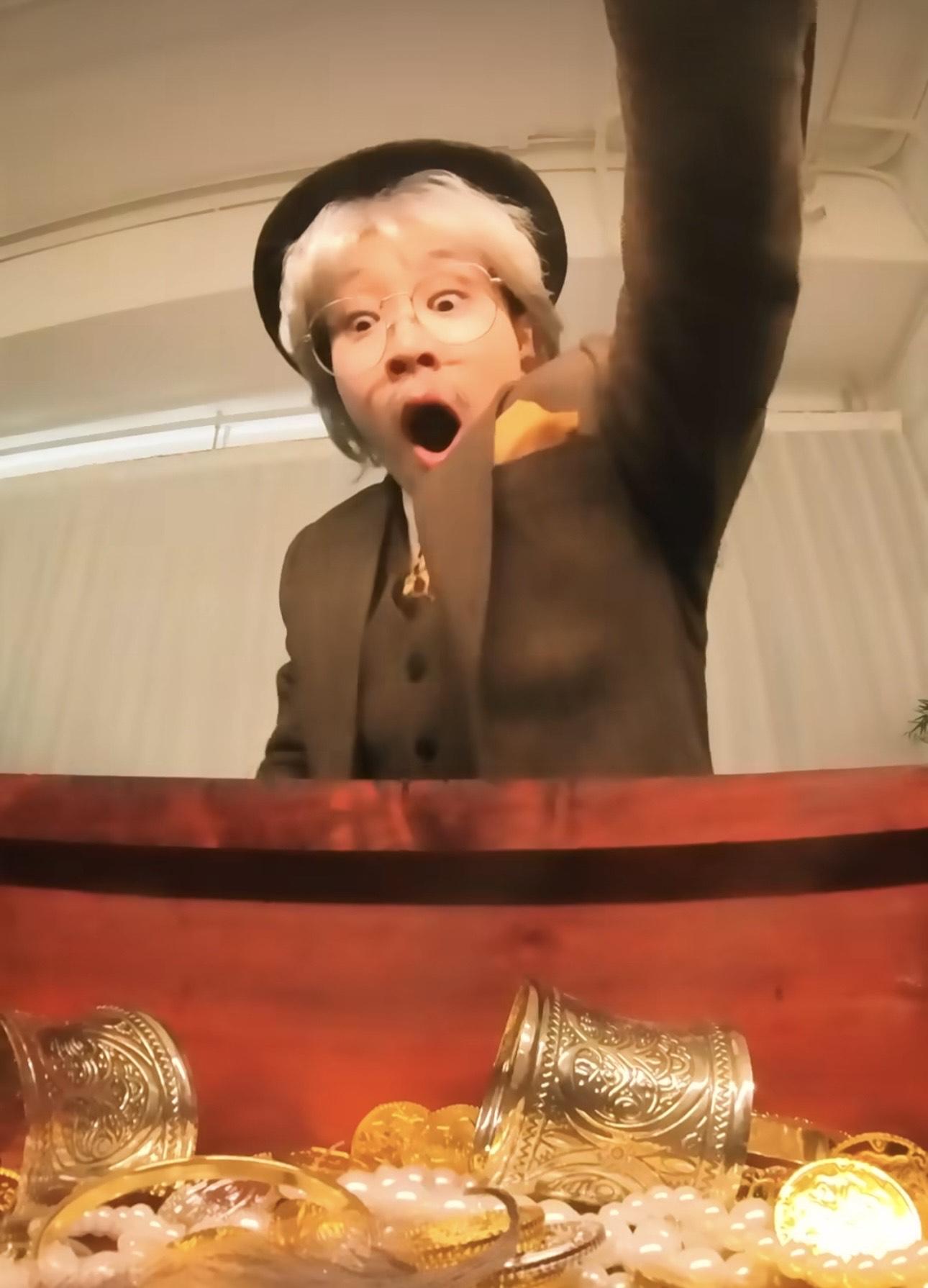 宣傳片中Edan、阿正、Hilary、岑珈其及肥腸先後打開寶箱。