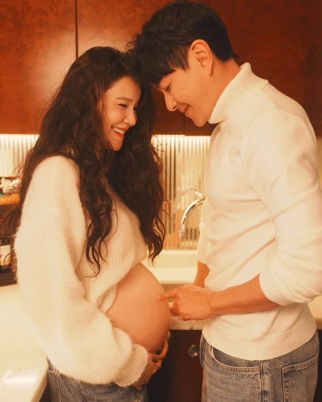 蕭正楠爆老婆每晚自言自語同BB傾偈。