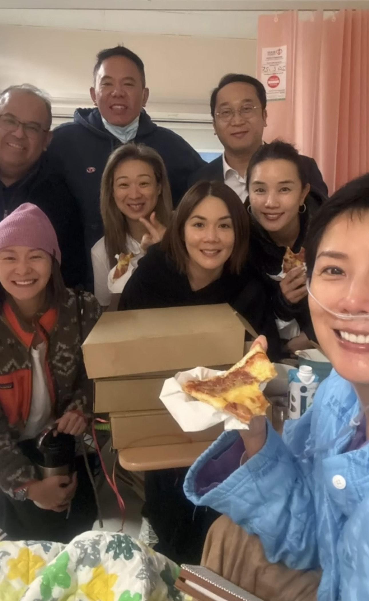 吳文忻人緣甚佳,獲不少好友到醫院探望。