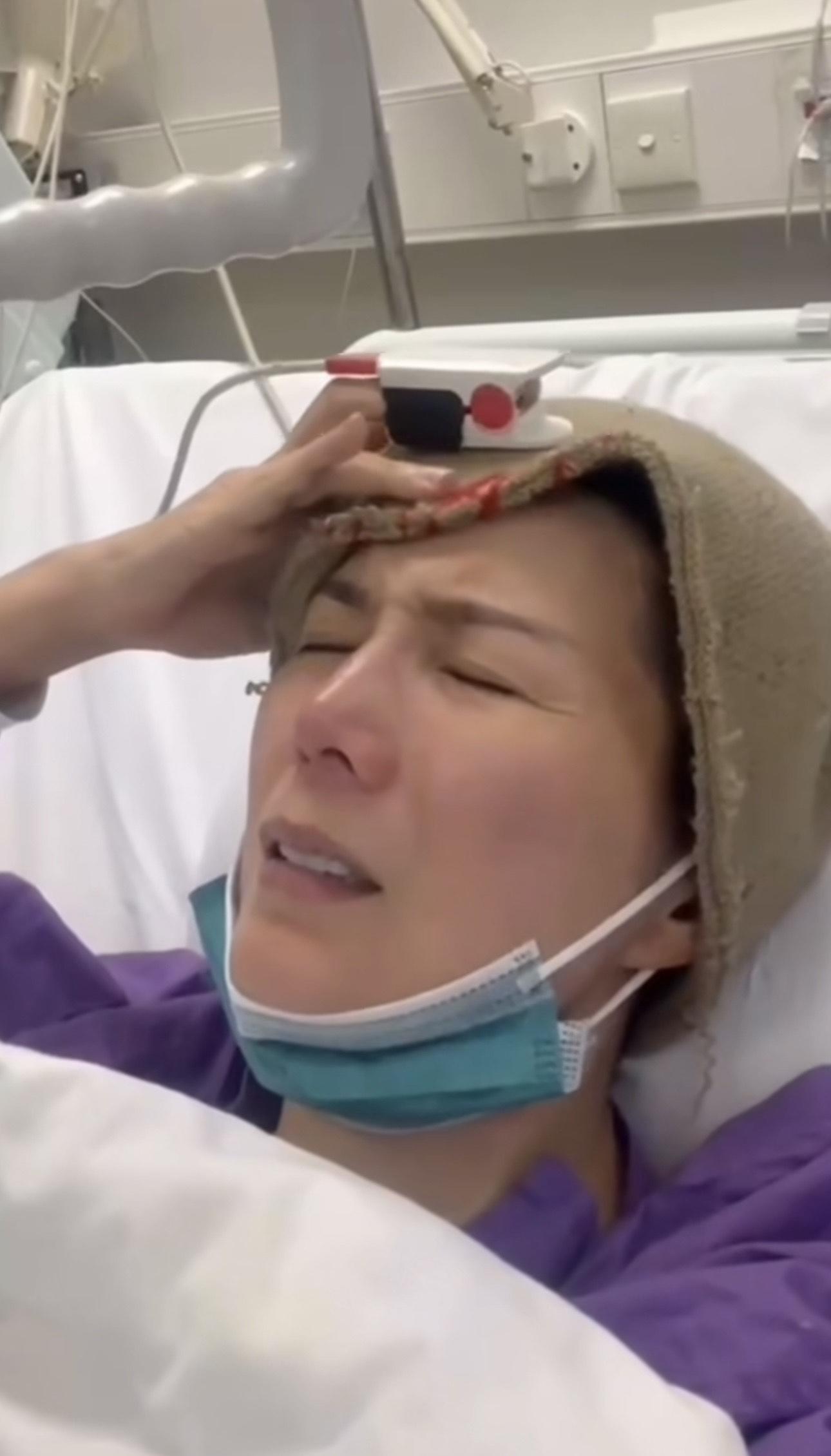 吳文忻不停抹眼淚的畫面令人心酸。