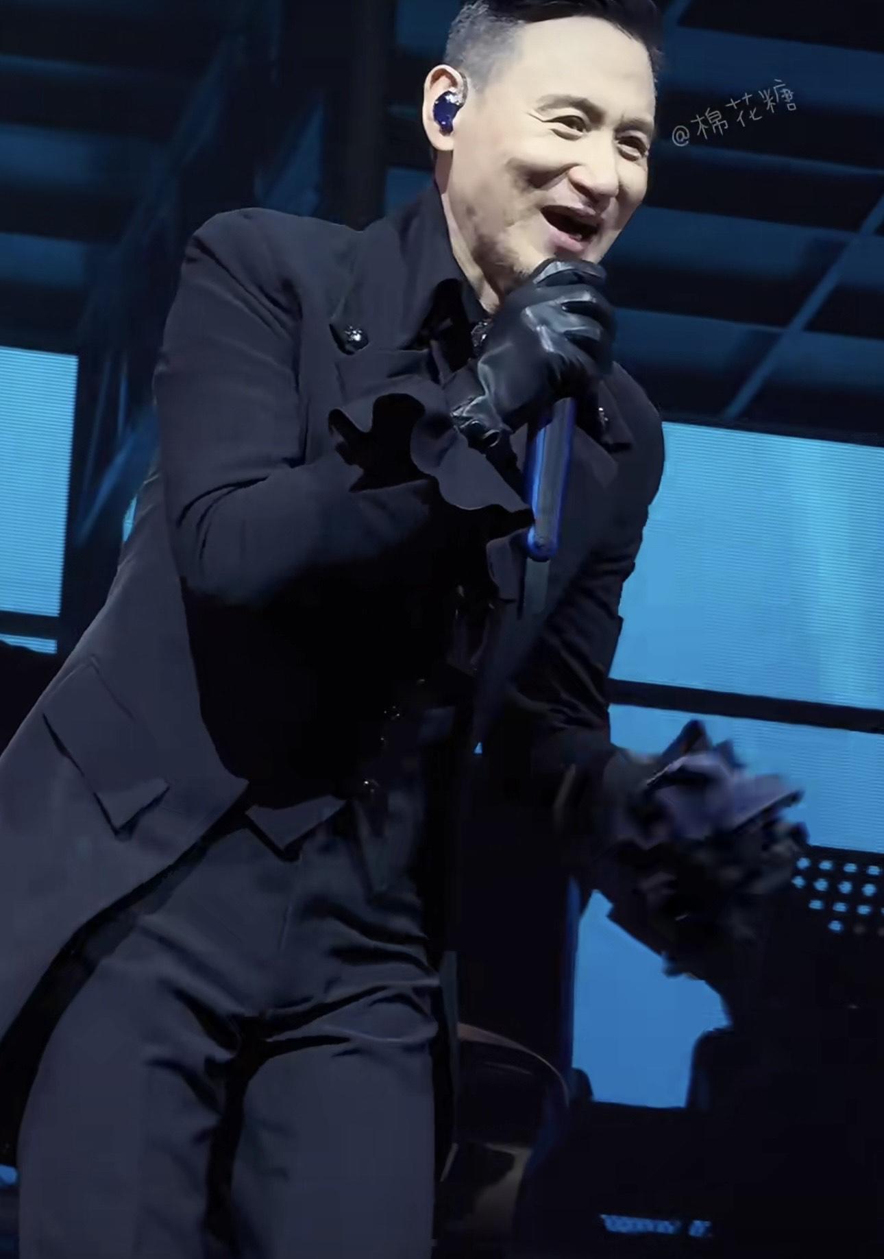 張學友搞笑叫大家可以抱住「模仿張學友」的心情欣賞演出。