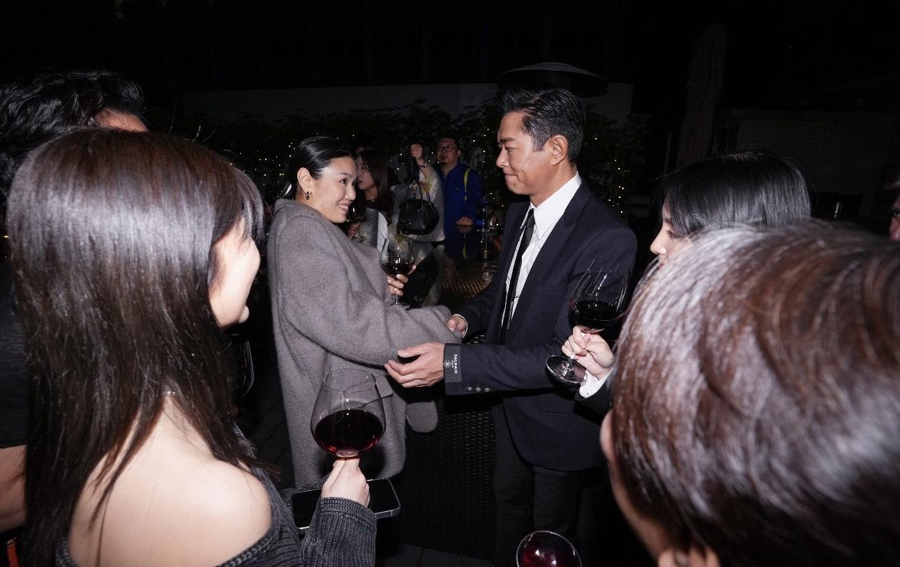 古天樂現身寰亞電影Party成眾人的「打卡點」。