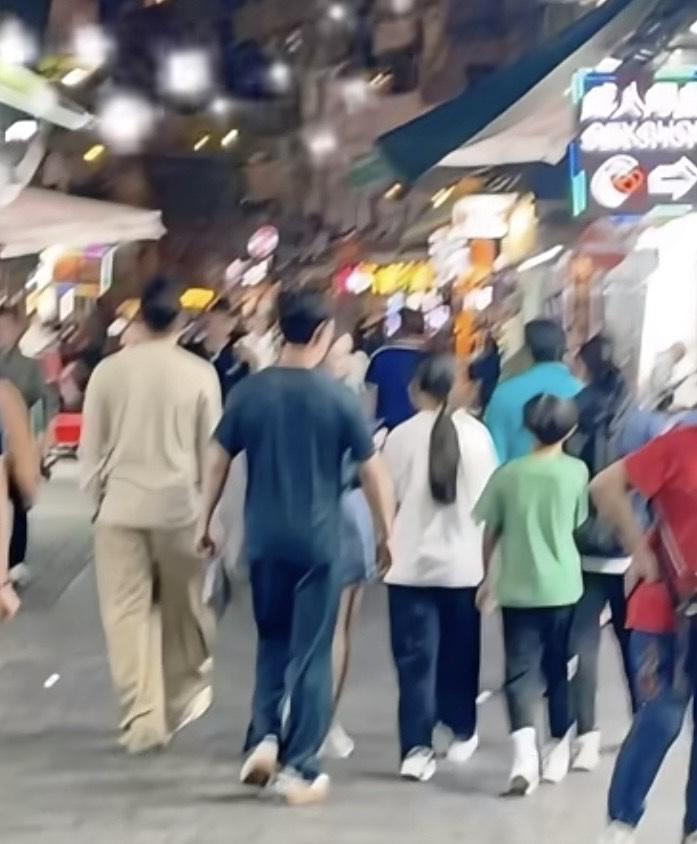 汪小菲舉家現身香港廟街掃街狂食。