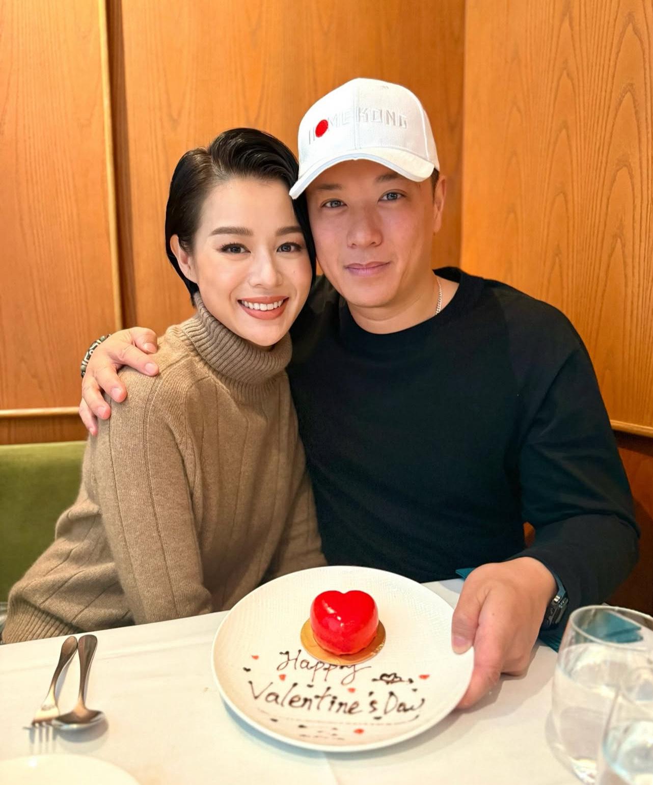 李乘德被直擊在夜店攬女兼咀面的畫面後,自稱「我是擁抱者」來拆彈。