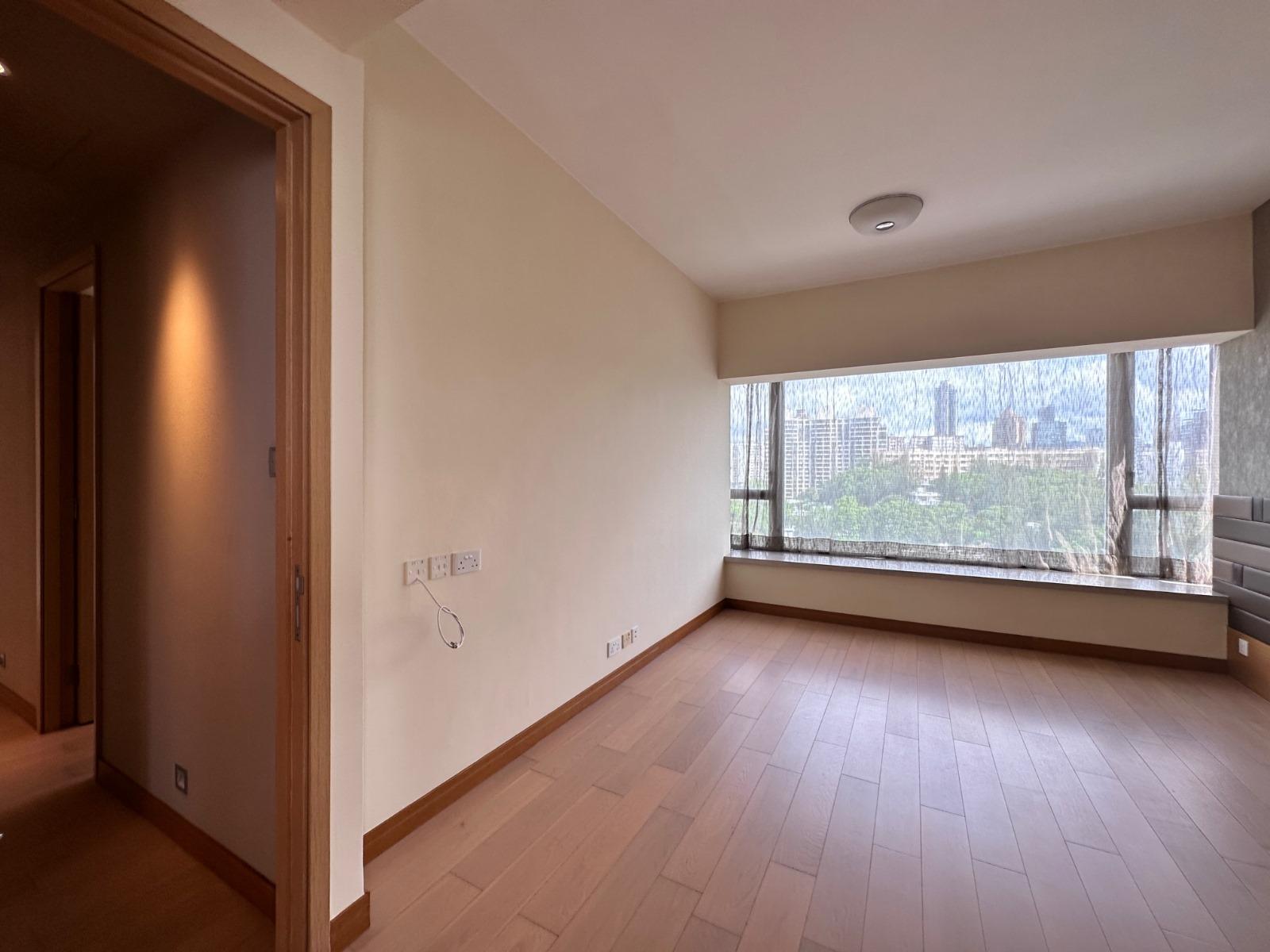 Kadoorie Hill極罕相鄰高層戶放盤,每個單位間隔為四房連雙套房設計。