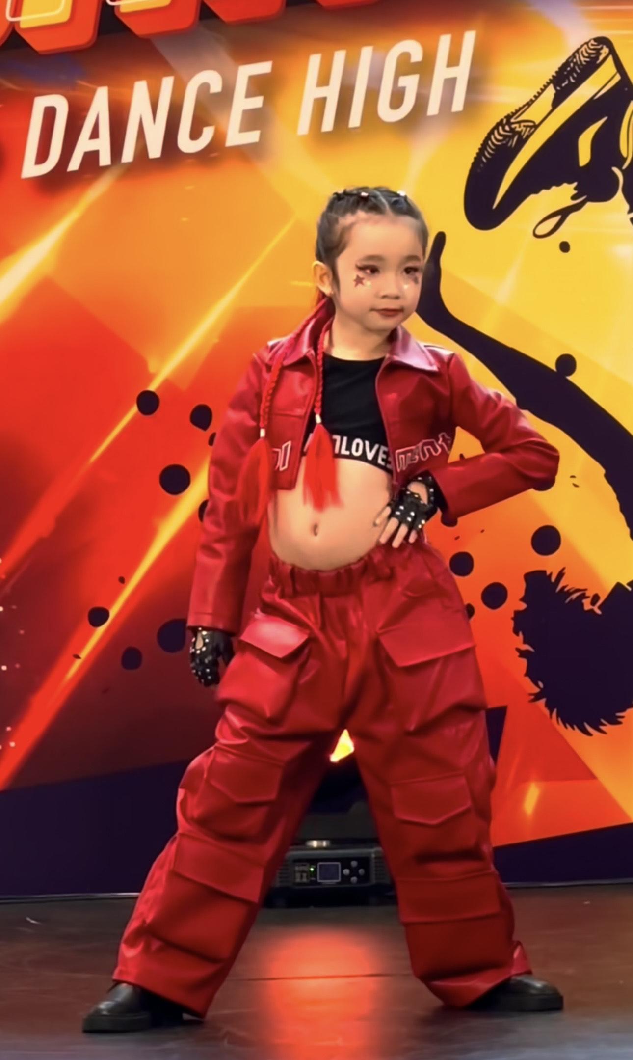 Kakaball多才多藝,甚有表演慾 。