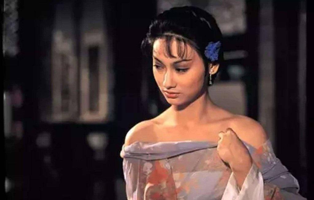 1982年,22歲的惠英紅入行僅五年,就憑電影《長輩》奪得第一屆香港電影金像獎最佳女主角。(網上圖片)