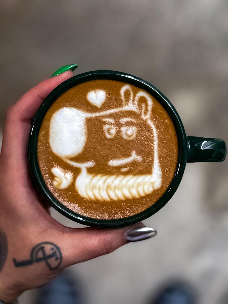 Latte Artist Ivy 拉花作品 Chill Guy