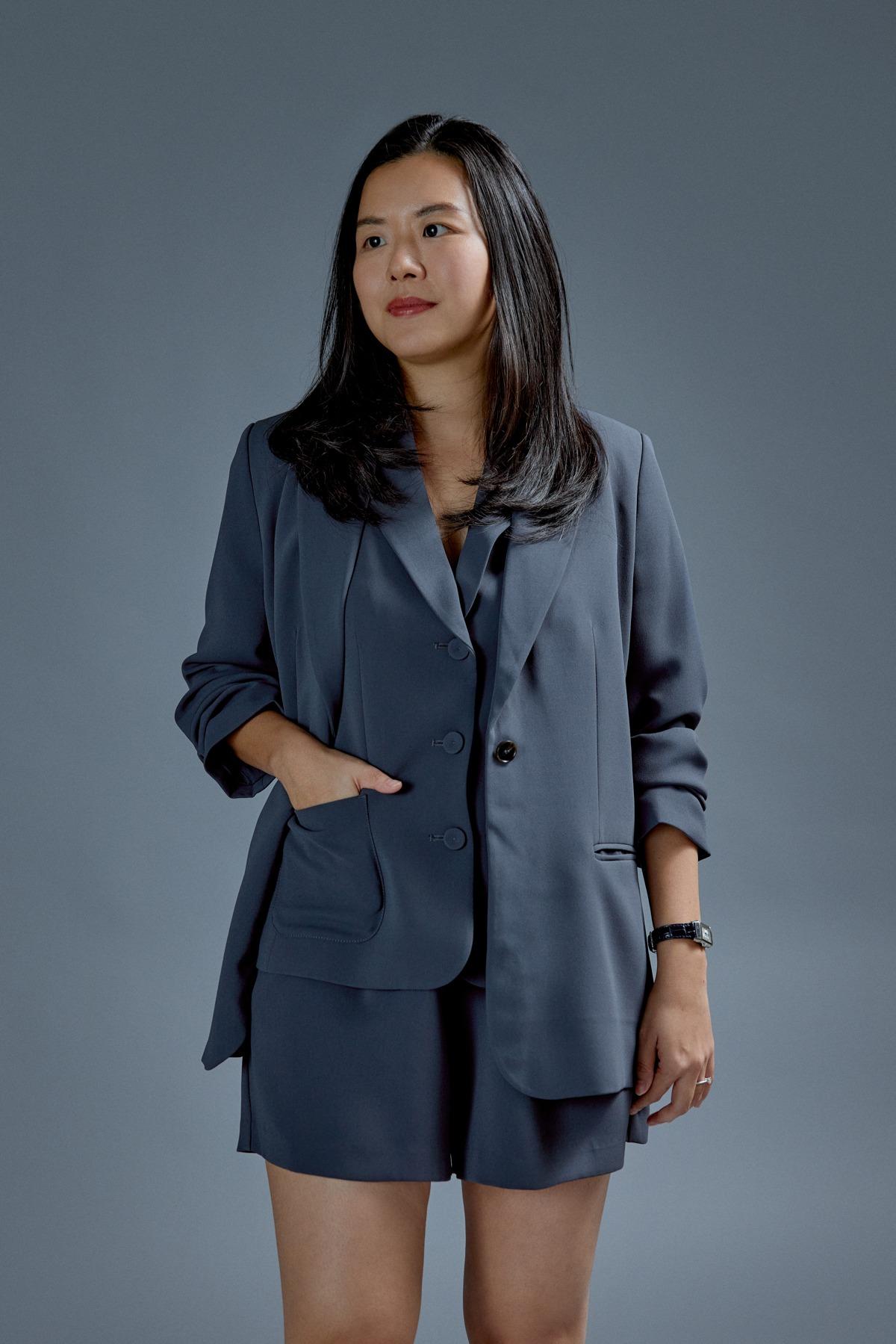 西裝外套女生穿搭建議|同色系短褲:RuchedReady Aika Classic Shoulder Padded Blazer, Aika Tailored Button Down Vest and Aika Elastic Pleated Tailored Shorts