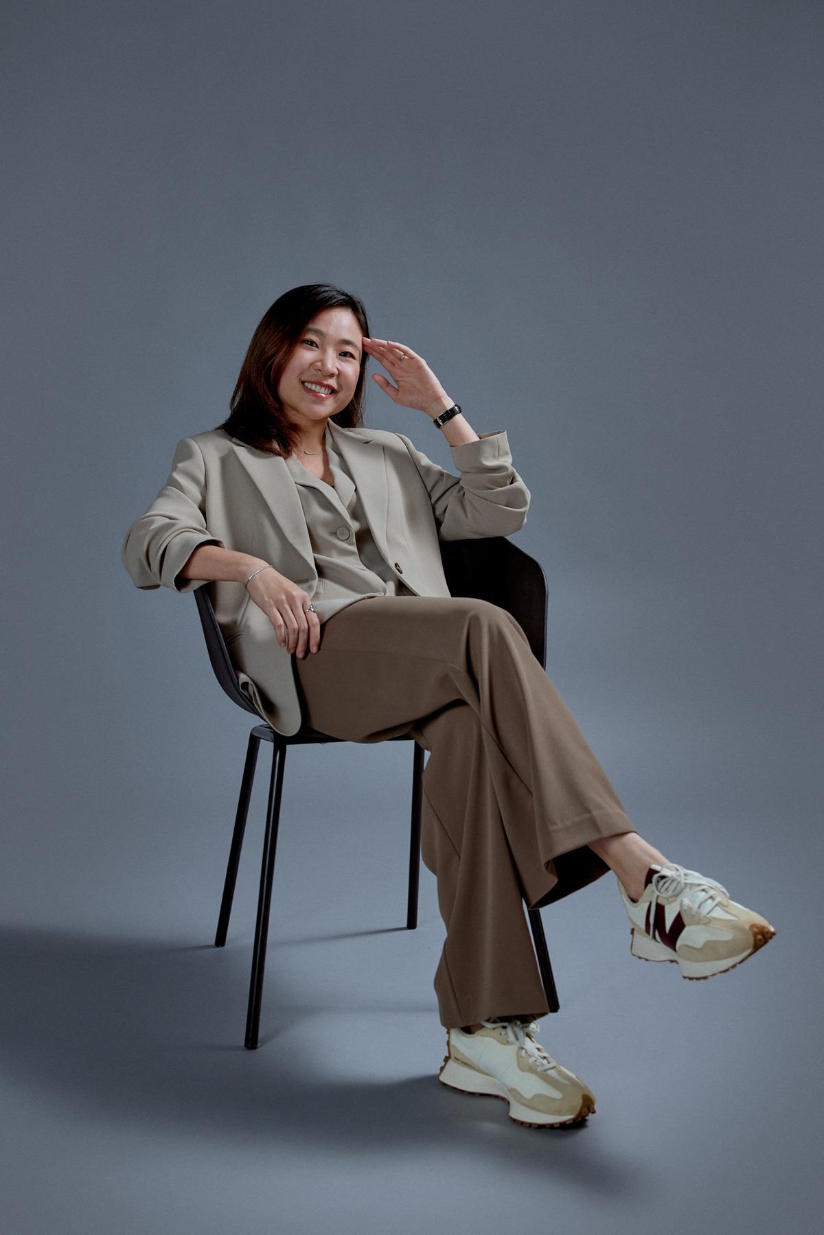 西裝外套女生穿搭建議|闊腳褲與波鞋