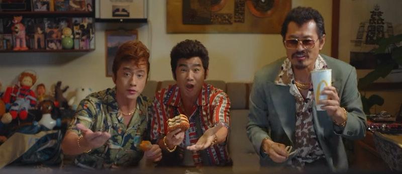 戶戶送請不同藝人拍攝。