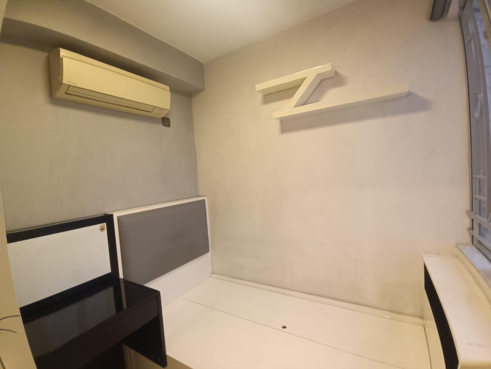 單位附帶不少訂製傢俬,仍十分新淨。(代理提供)