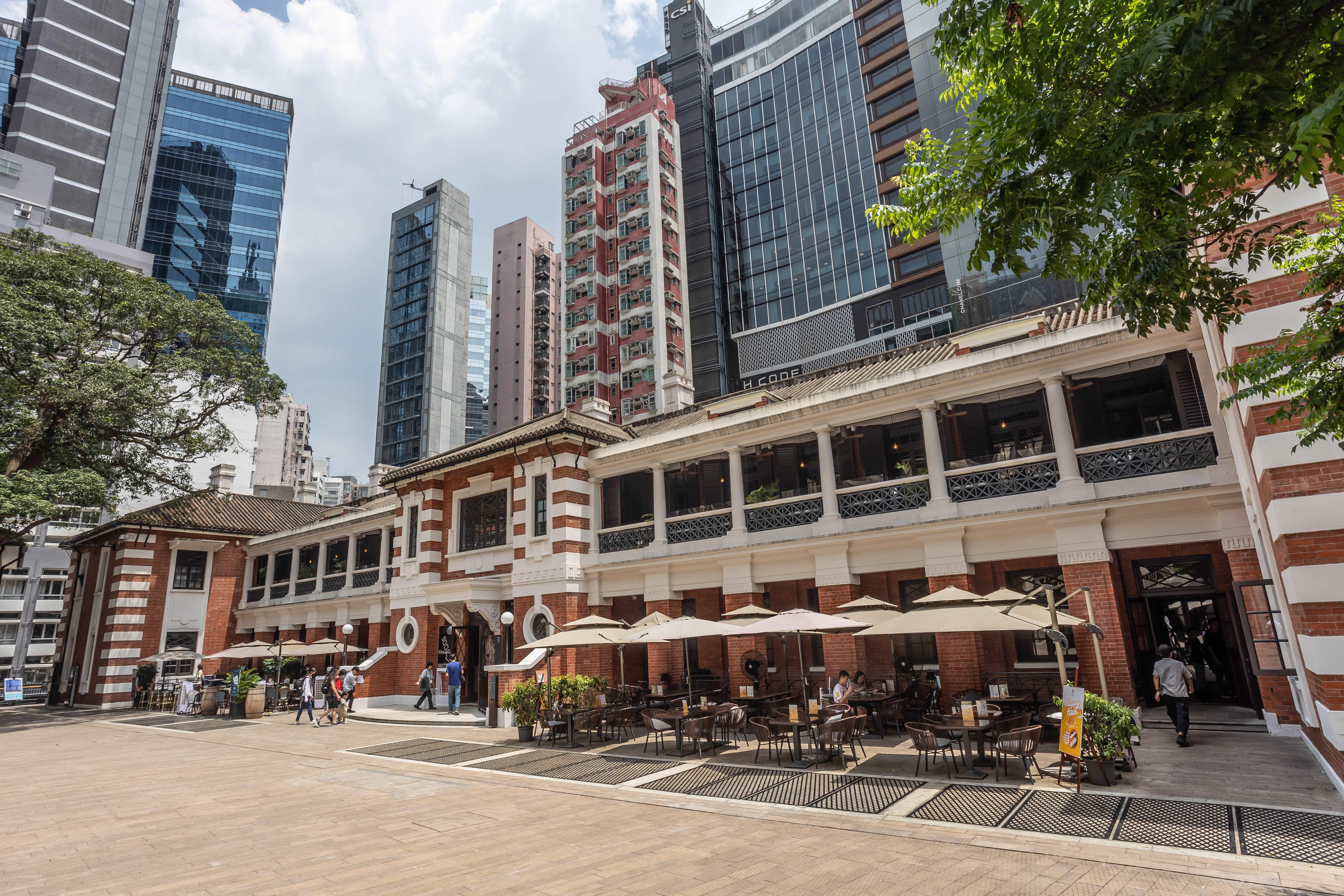 馬會以不同方式貢獻文化旅遊,當中包括:保育及活化大館成為受歡迎的古蹟景點。