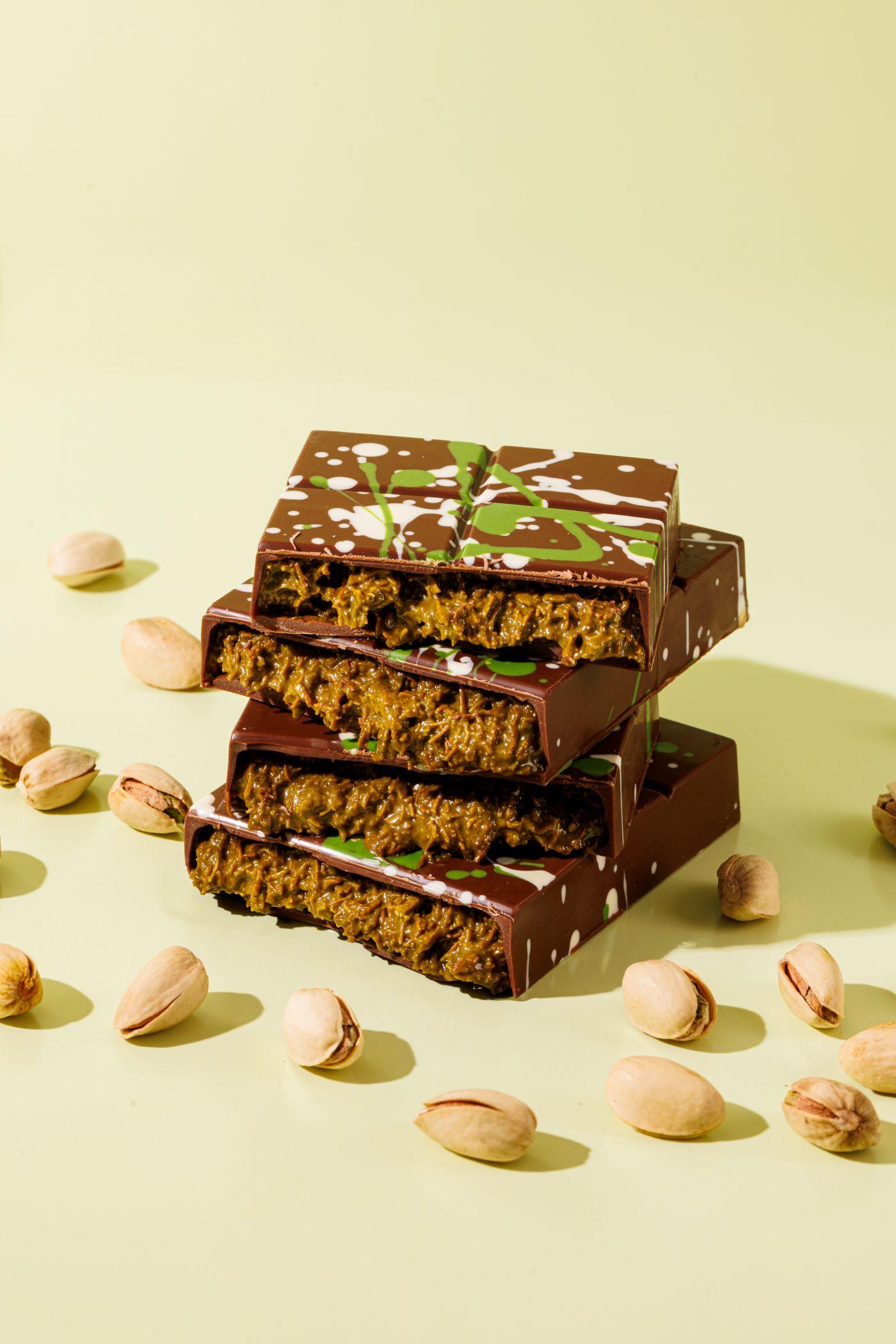 開心果味濃郁;脆絲幼細密度高,啖啖酥脆,朱古力外殼比坊間的特別薄脆。