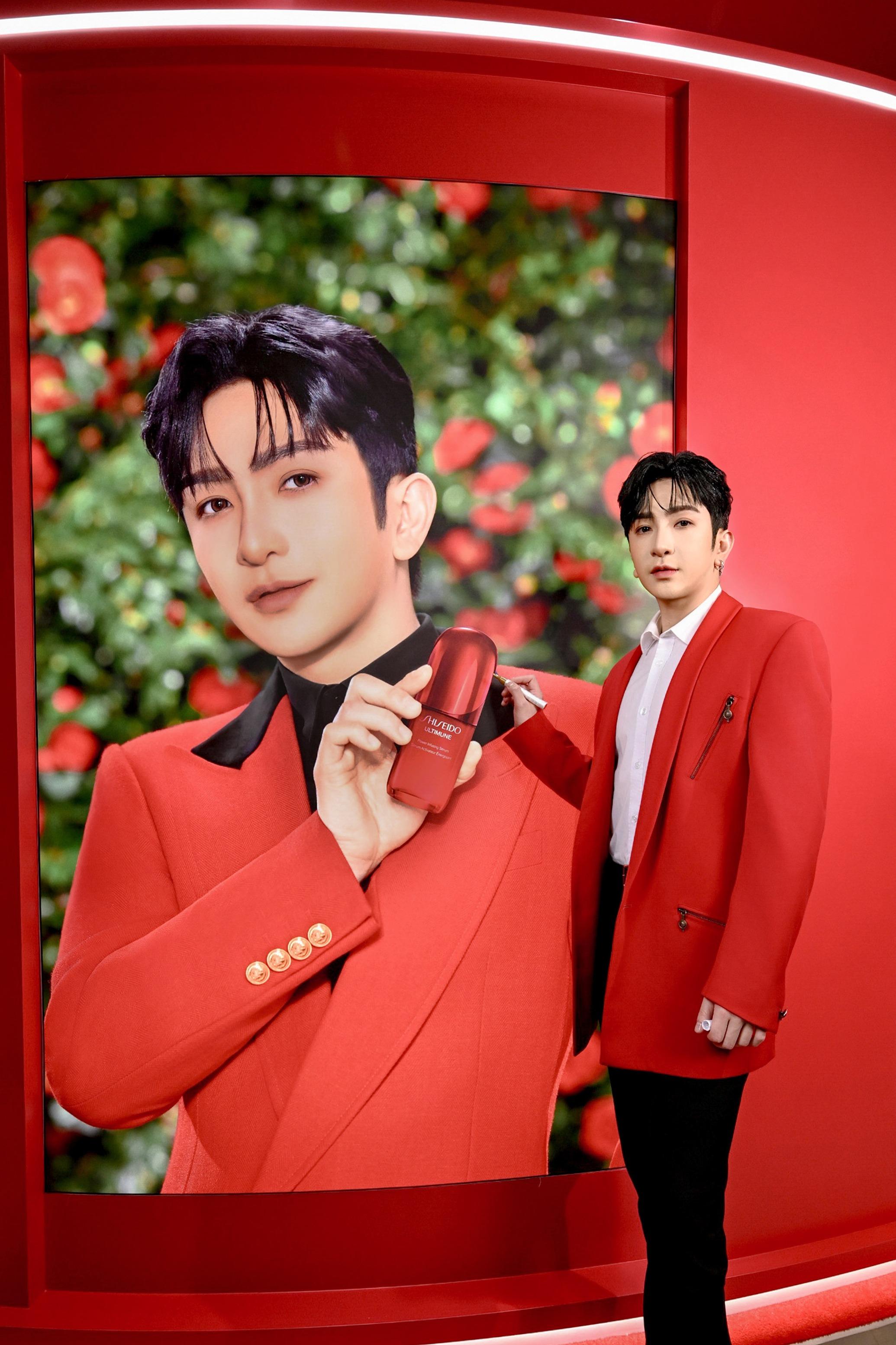 體驗館入口有姜濤、盧瀚霆、呂爵安及陳卓賢4子簽名大型海報,讓粉絲拍照打卡。