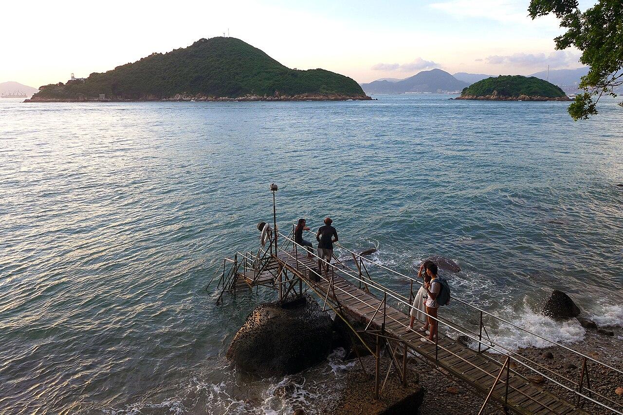 西環泳棚鄰近堅尼地城。(Wikipedia)