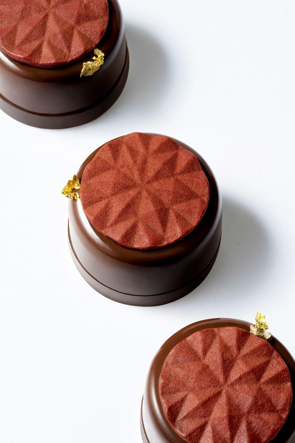 茉莉花茶朱古力$98 由Caraibe朱古力慕絲、名茶及牛油脆酥組成,層次分明。