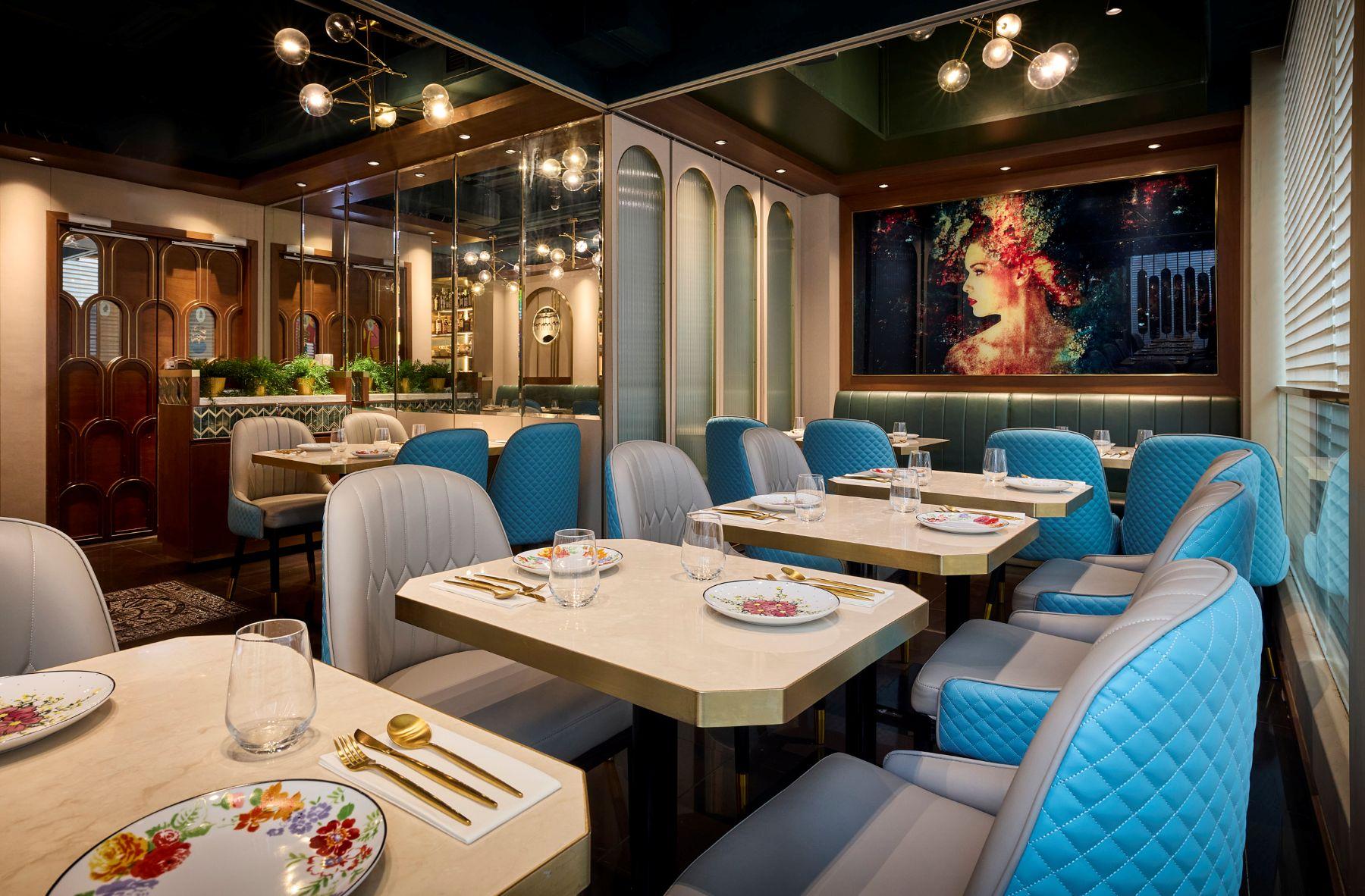 餐廳格調優雅,設有室外露台座位。