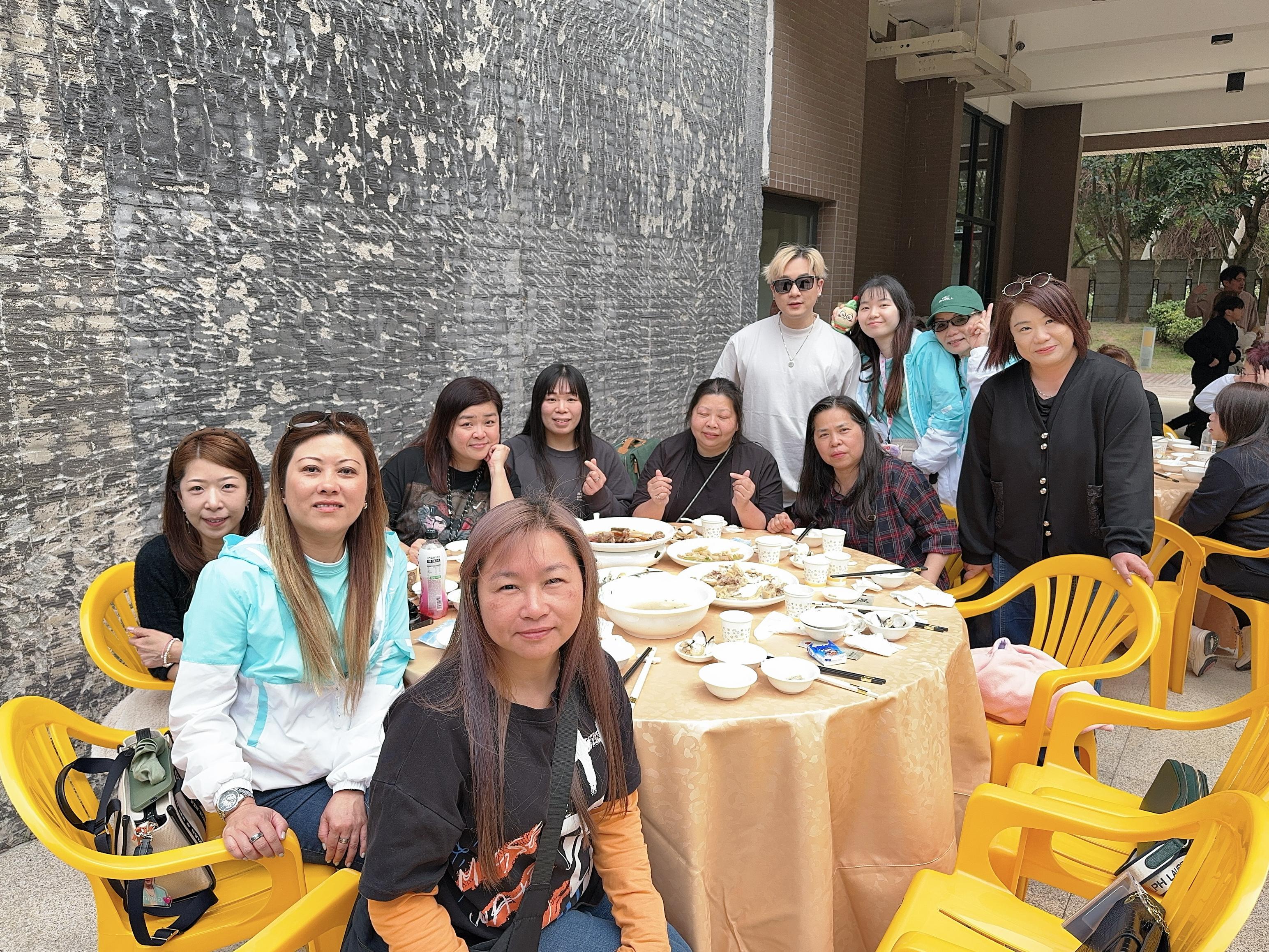 涂家堯與粉絲遊珠海吃農村菜慶生日。