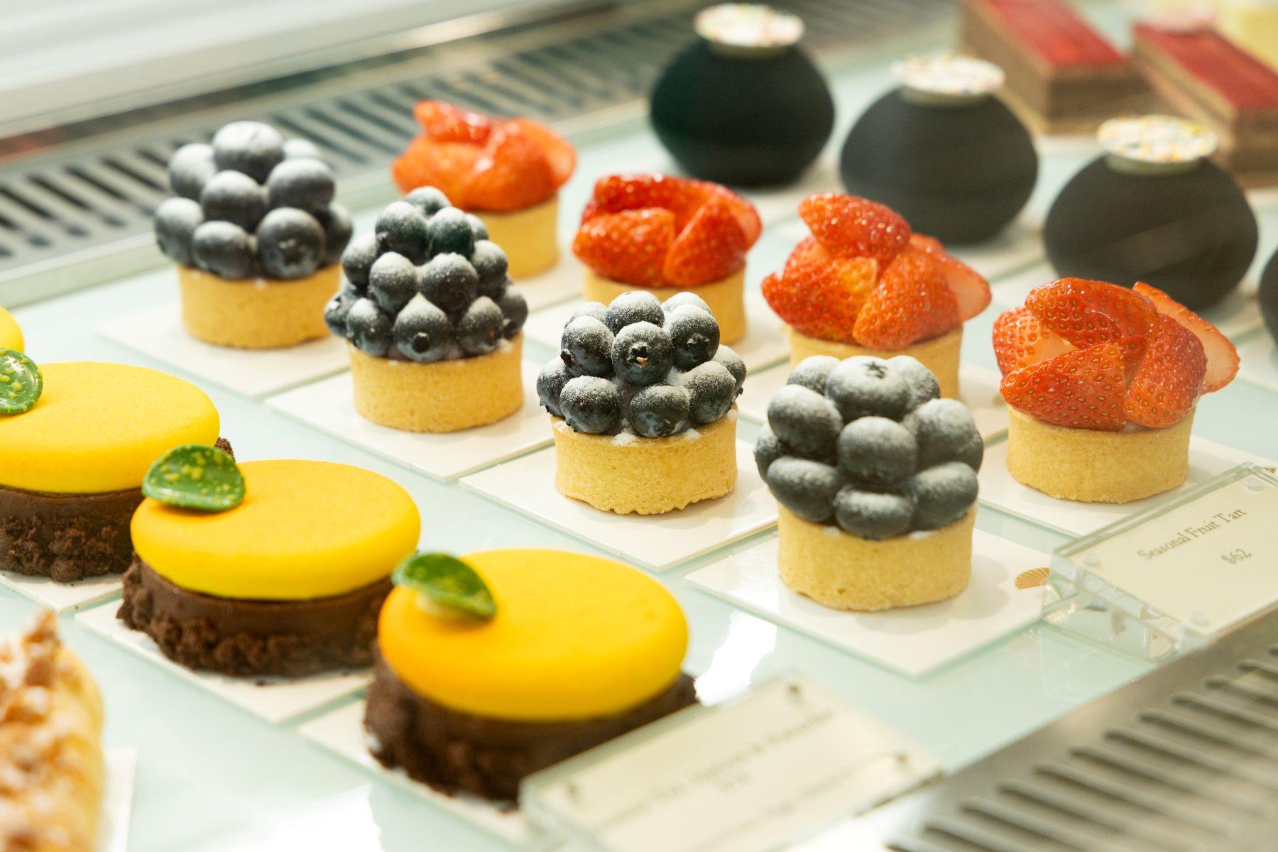 店內當然少不了糕點廚師精心製作的招牌1963文華芝士蛋糕、果撻等。