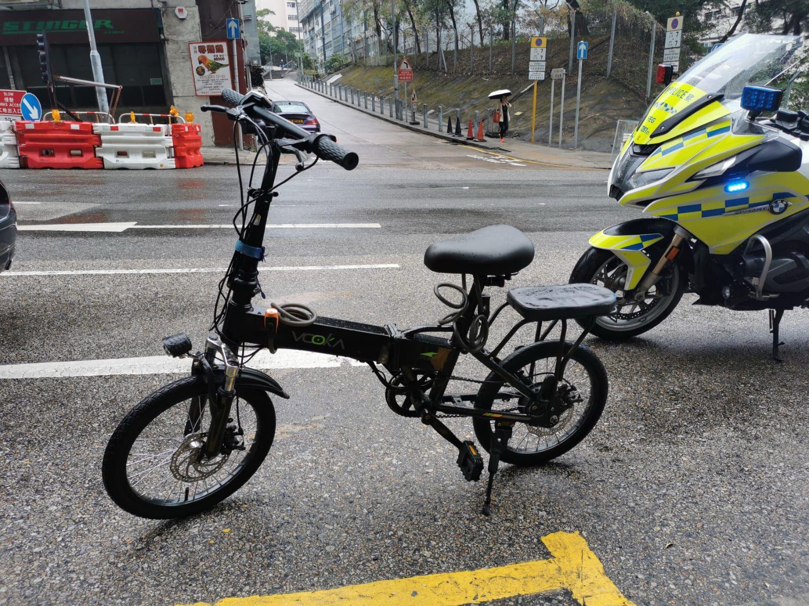 扣4輛電動單車及3輛電動滑板車。(警方圖片)