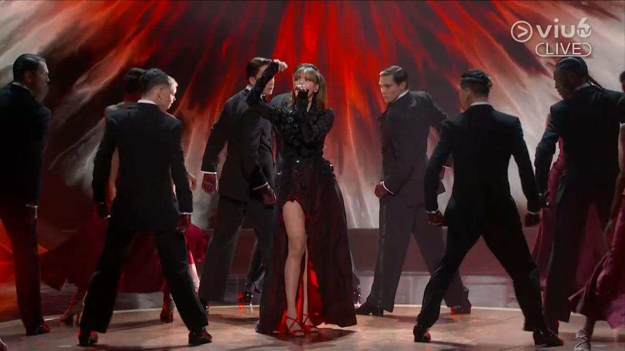 Lisa@BLACKPINK擔任奧斯卡表演嘉賓,大騷長腿。