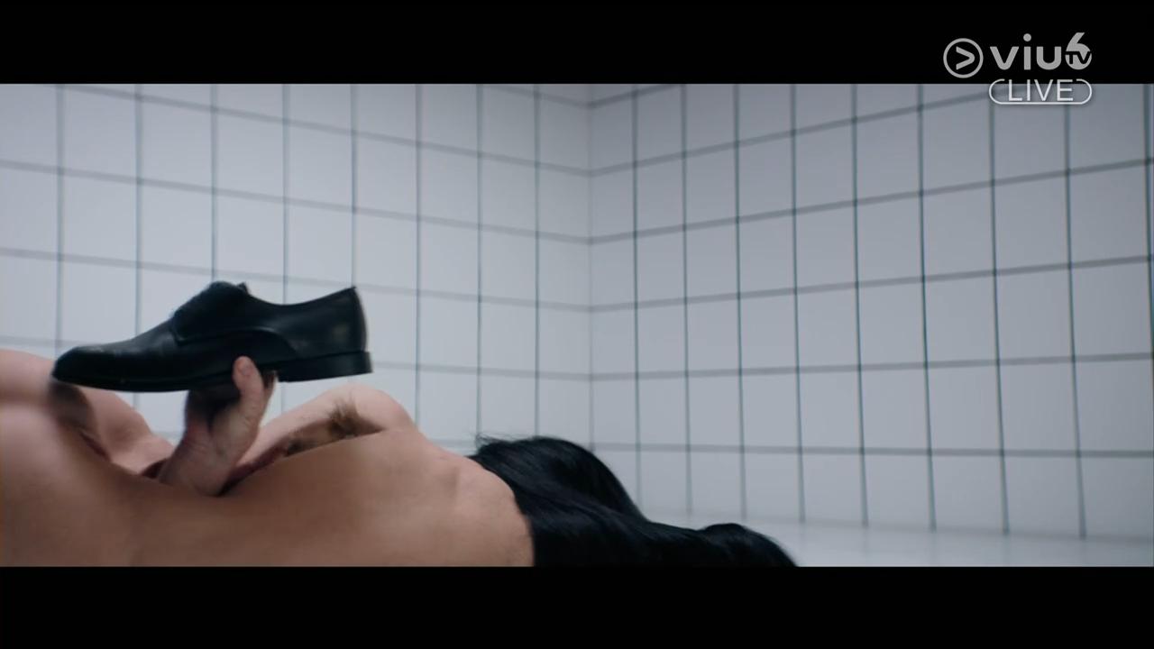 主持Conan O'Brien從《完美物質》狄美摩亞的身體爬出來。