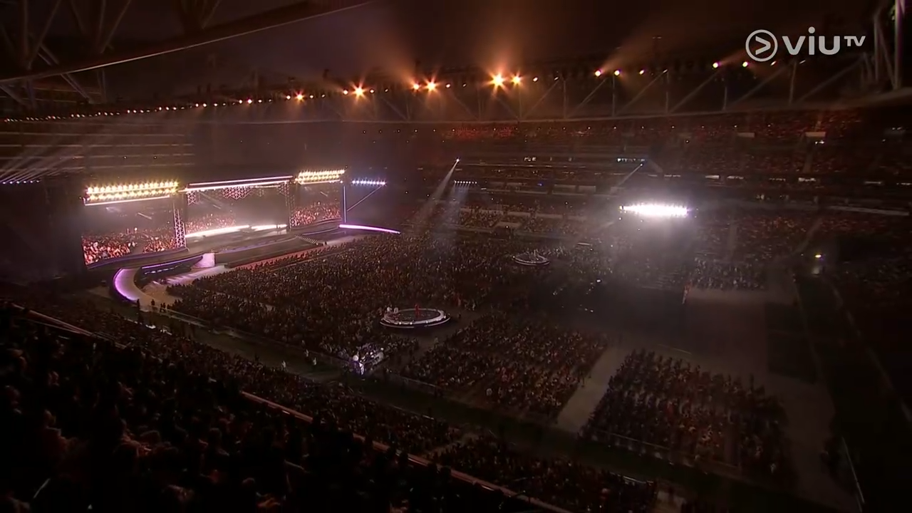 之後畫面又轉回鄧梓峰及徐嘉樂。