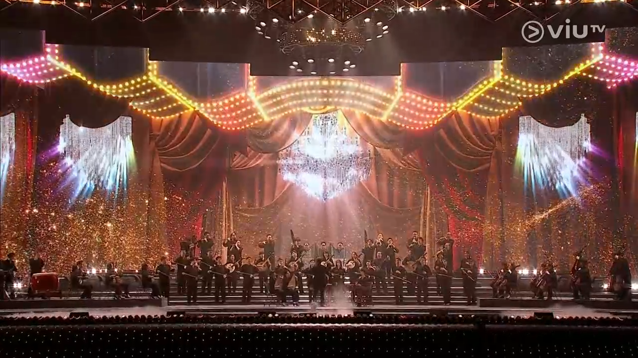 之後畫面突變葉麗儀唱《上海灘》。