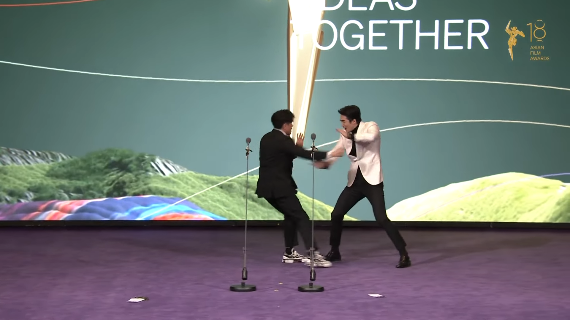 伍允龍與于適即場對打,互相測試大家的反應及身手。