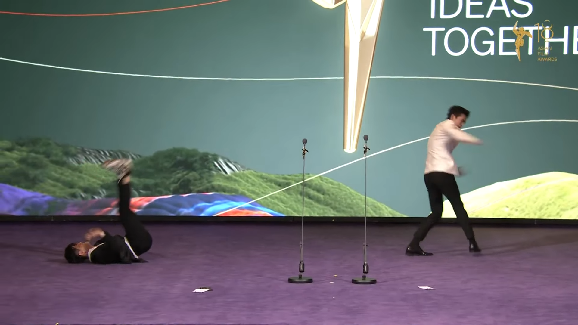 伍允龍與于適即場對打,互相測試大家的反應及身手。