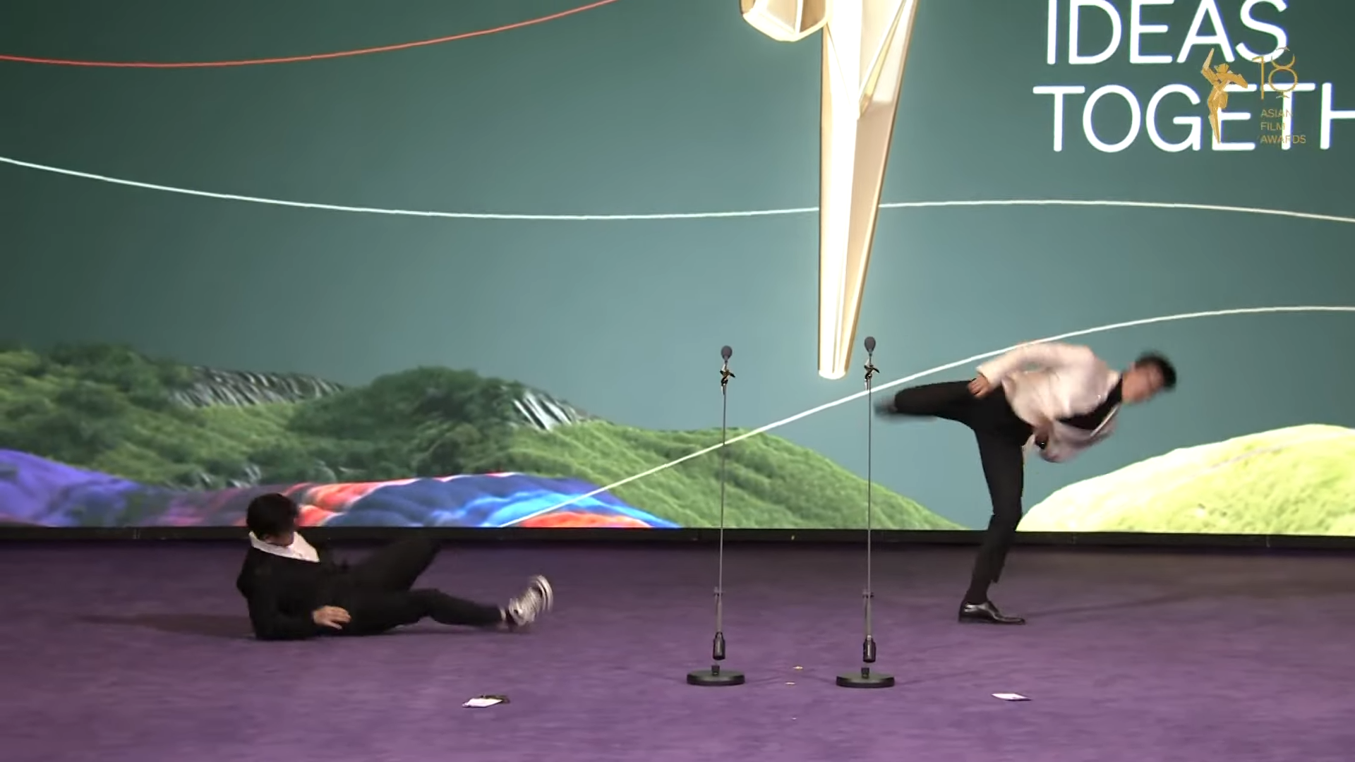 伍允龍與于適即場對打,互相測試大家的反應及身手。