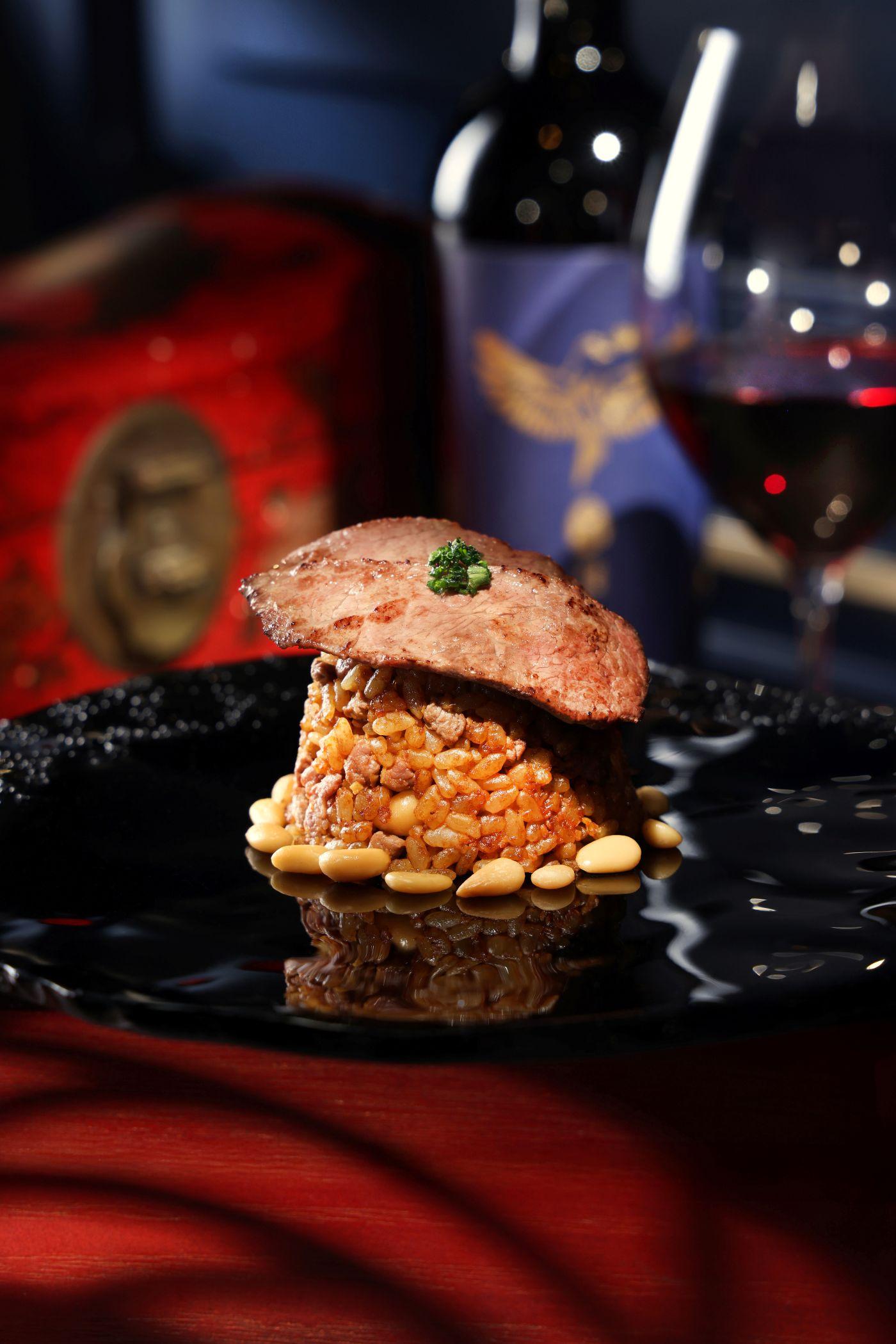 松子醬油薑米和牛崧炒飯 和牛香味誘人,炒飯吸收了醬油香味,而且粒粒分明。