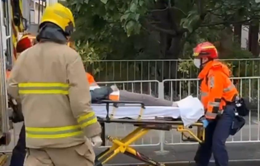 荃灣一名女子遭巴士撞倒,重傷不治。(有線新聞畫面)