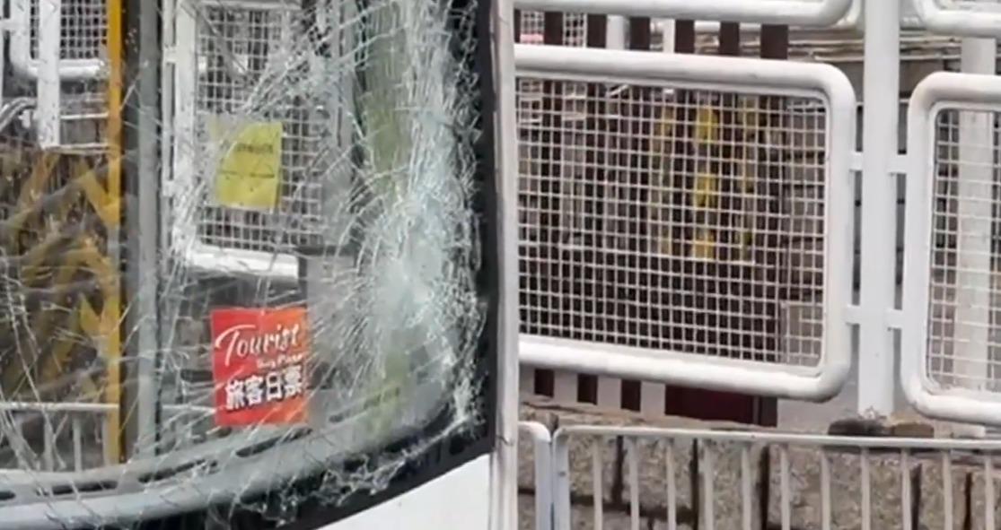 荃灣一名女子遭巴士撞倒,重傷不治。(有線新聞畫面)