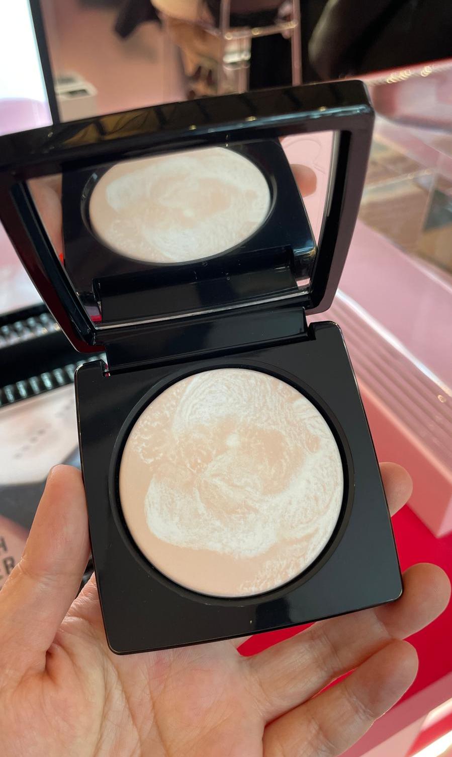 Bobbi Brown 粉透柔光粉餅 $420