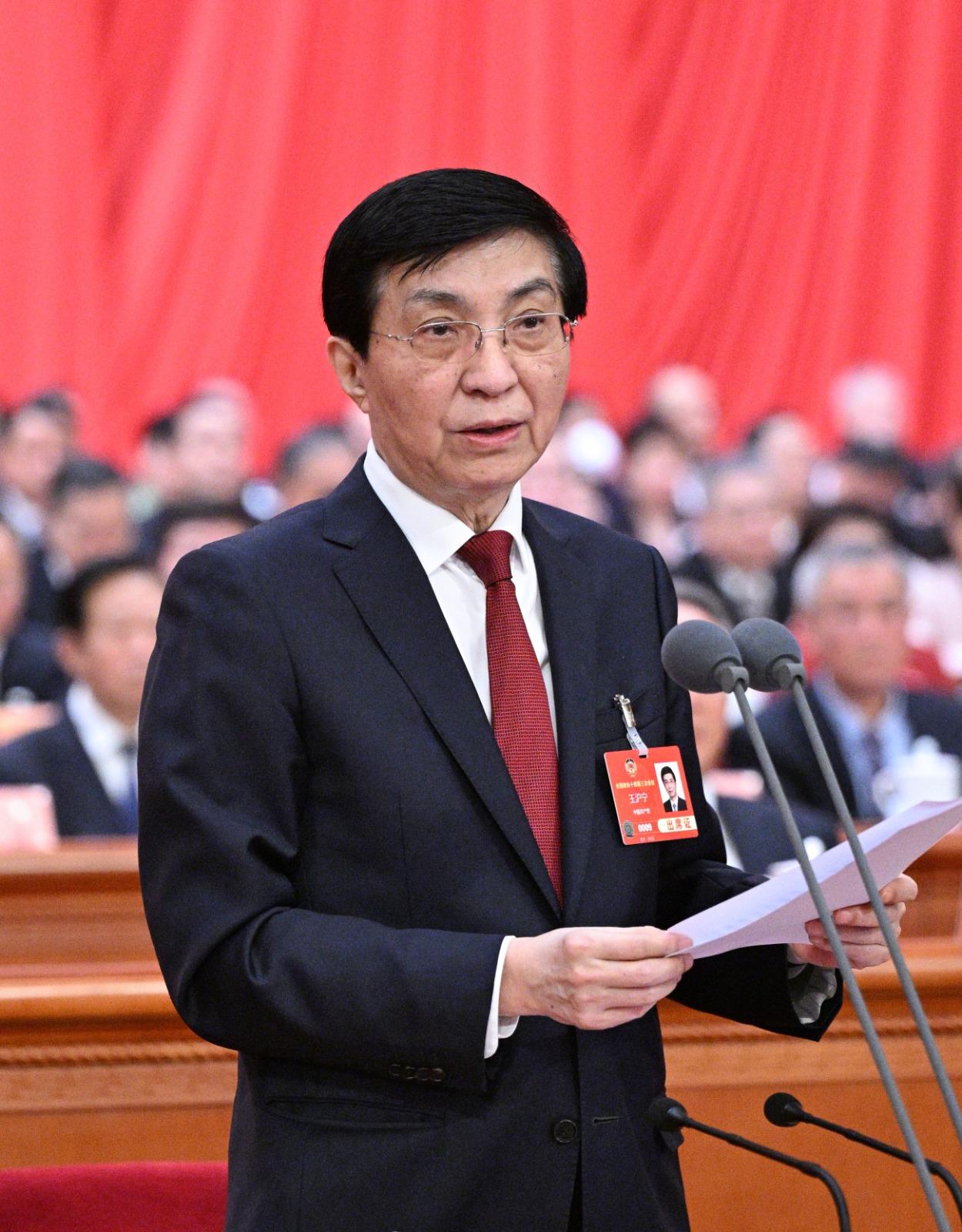 全國兩會2025|全國政協會議今早閉幕 王滬寧主持會議。(新華社)