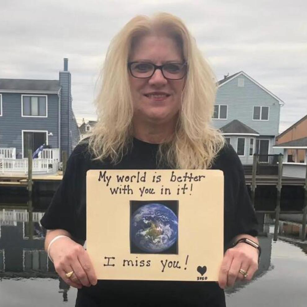 奇偉高斯基夫婦被鄰居槍傷,幸無生命危險。