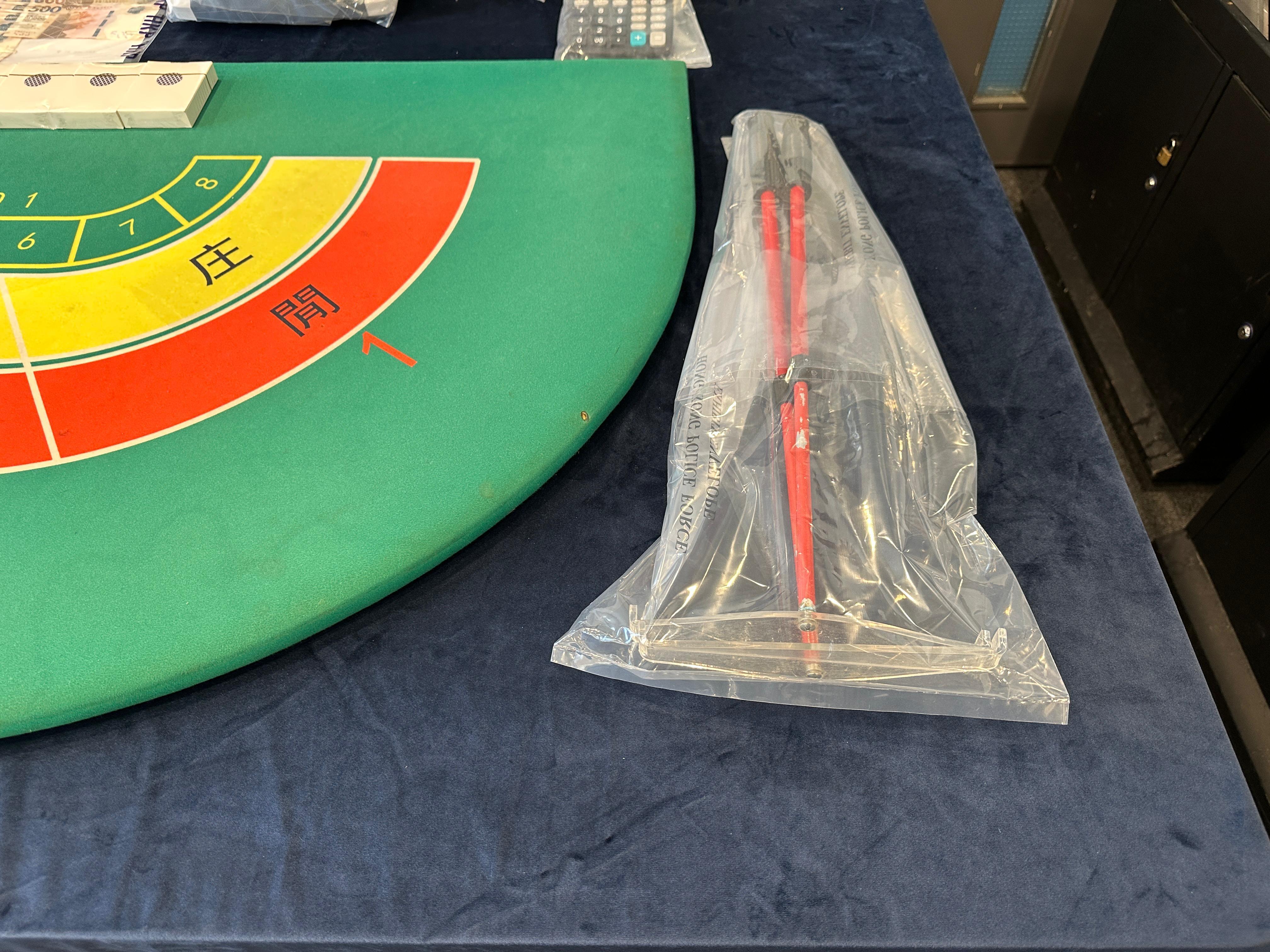 檢獲大批賭具。