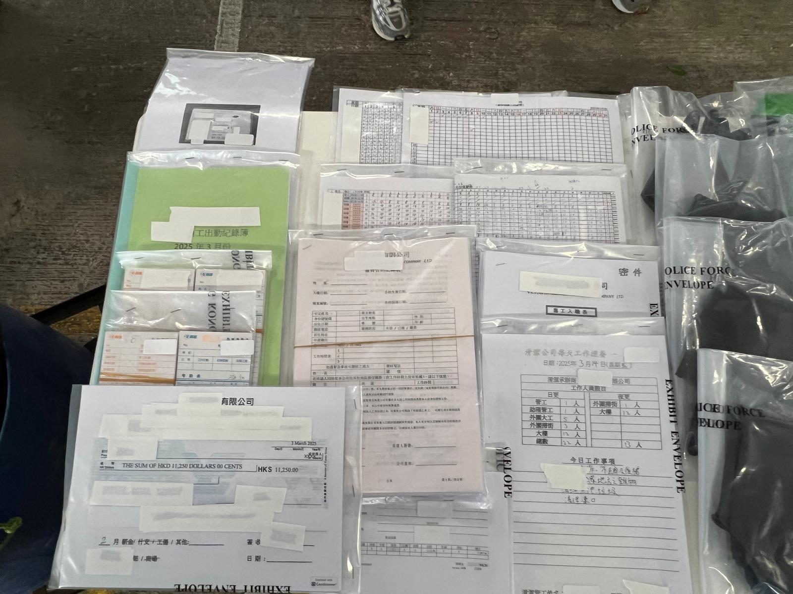 警方檢獲大量與案有關的證物。