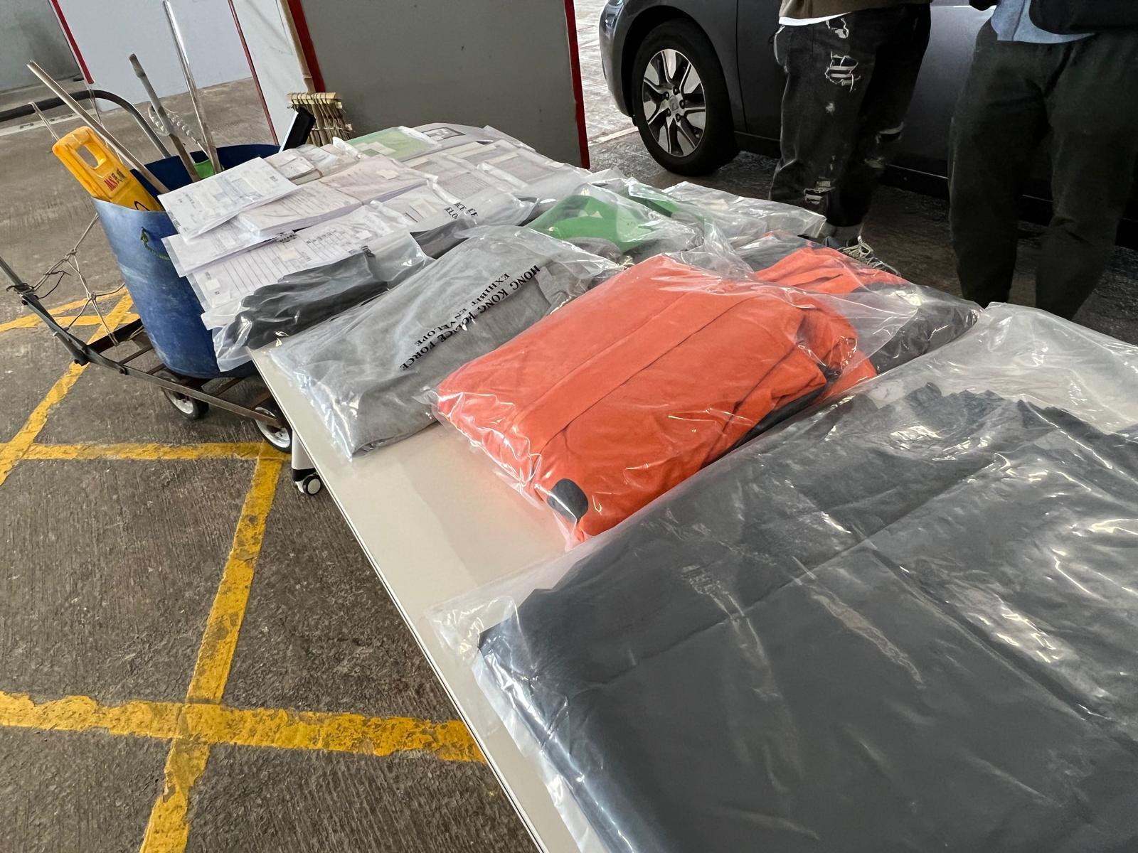 警方檢獲大量與案有關的證物。