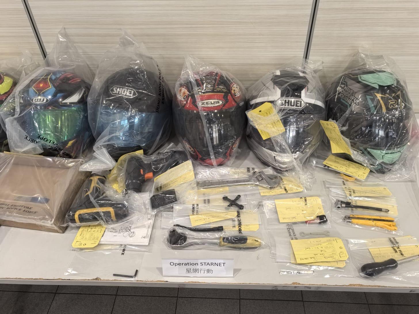 警方檢獲一批證物。