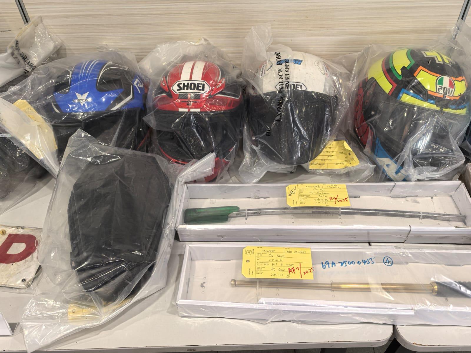 警方檢獲一批證物。