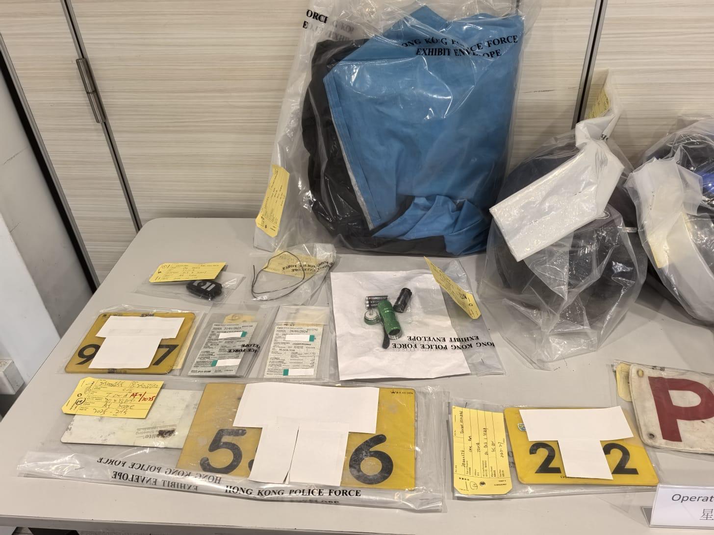 警方檢獲一批證物。