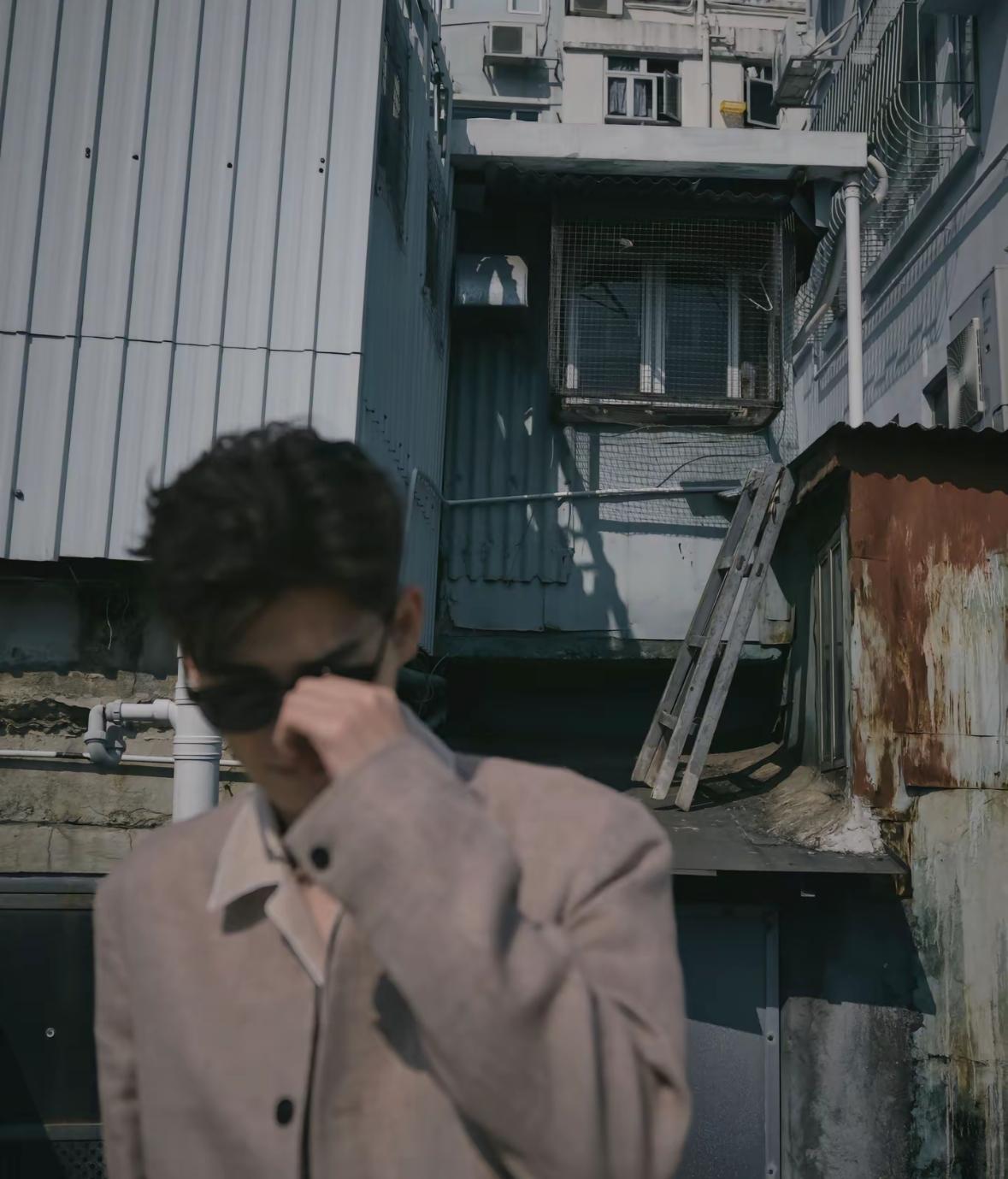 張翰早前透露自己骨折,如今現身香港。