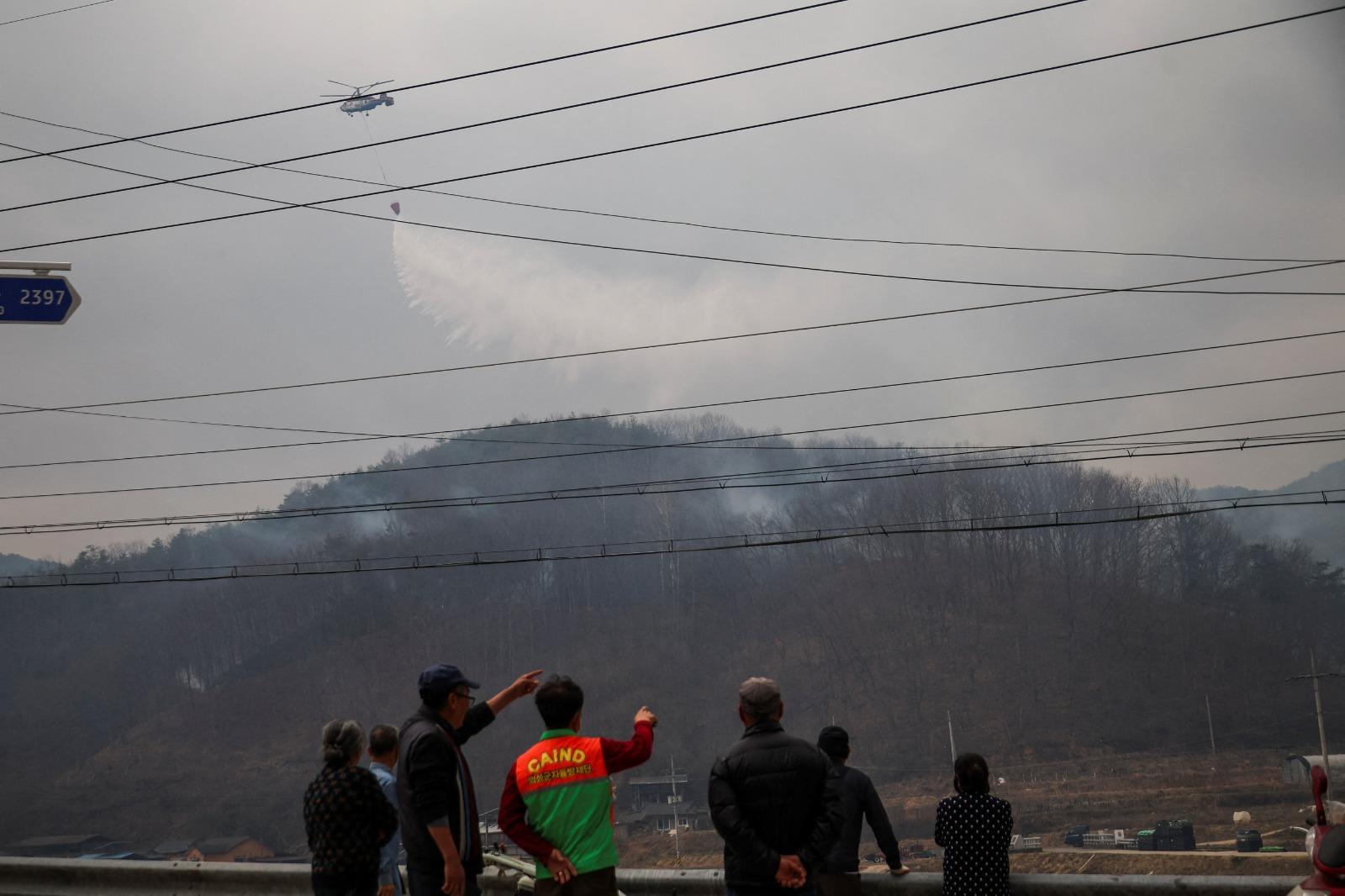 南韓山火受災面積已達4萬8150公頃。(美聯社)