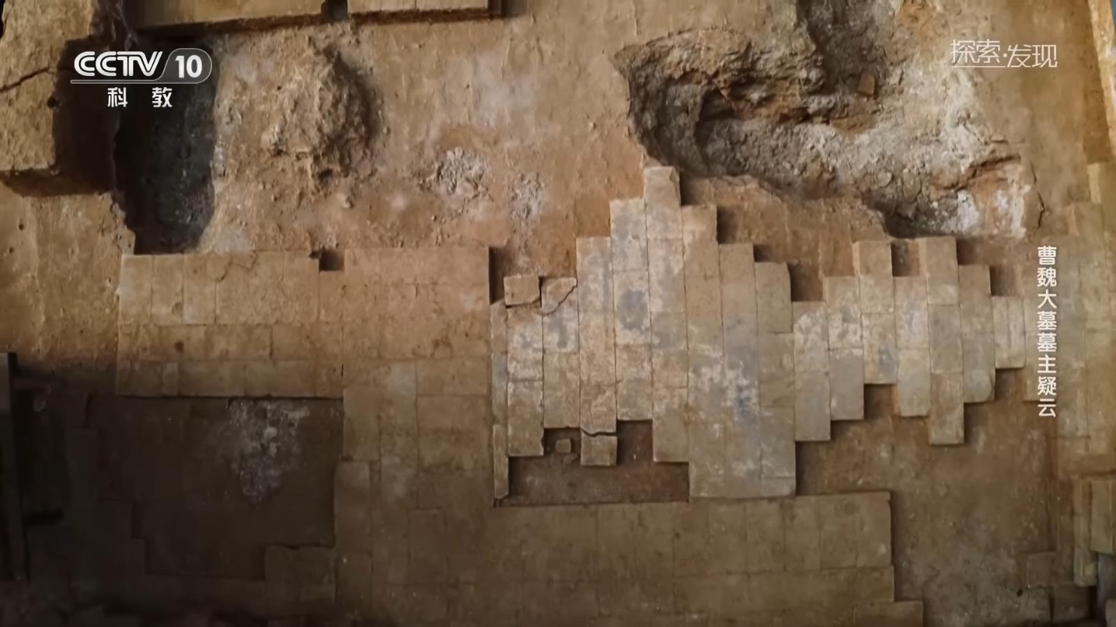 兒童冥婚古墓墓主疑似為曹操早年夭折的曾孫女曹淑。(央視截圖)