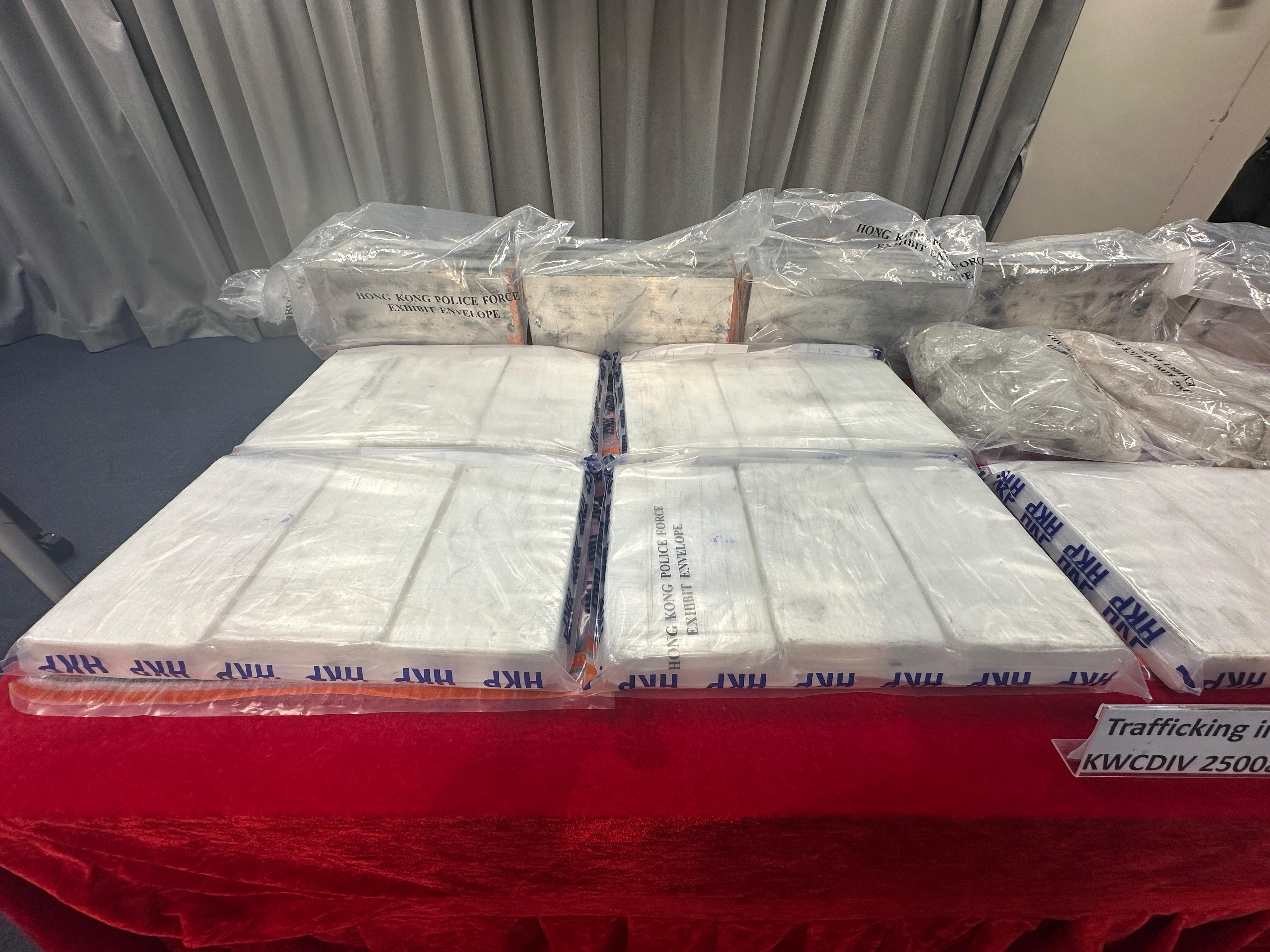 警方檢獲1300萬元可卡因。