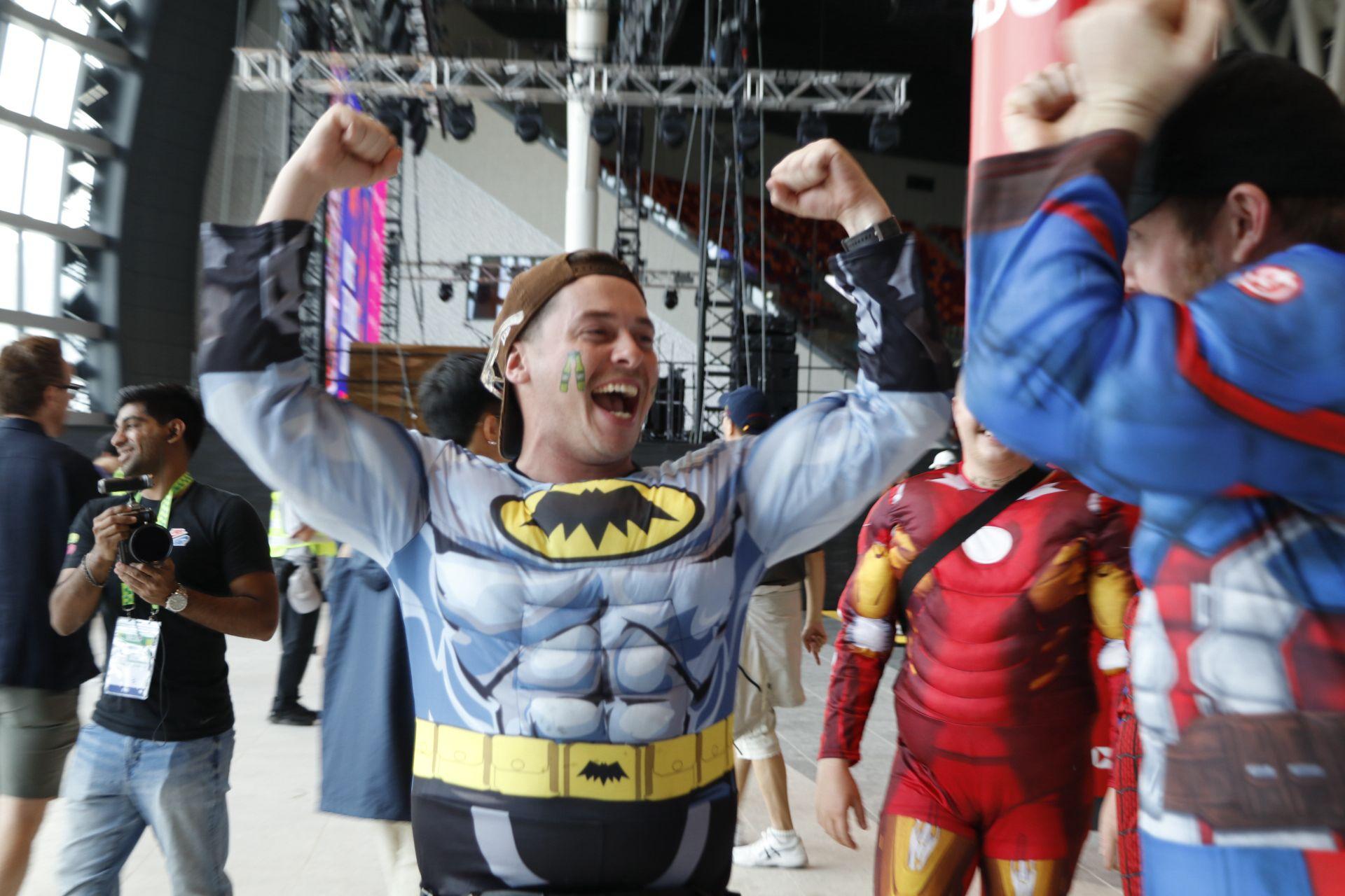 今屆七欖延續經典扮嘢文化,場內隨處可見精心打扮的球迷,各出奇謀搞鬼又搶眼。